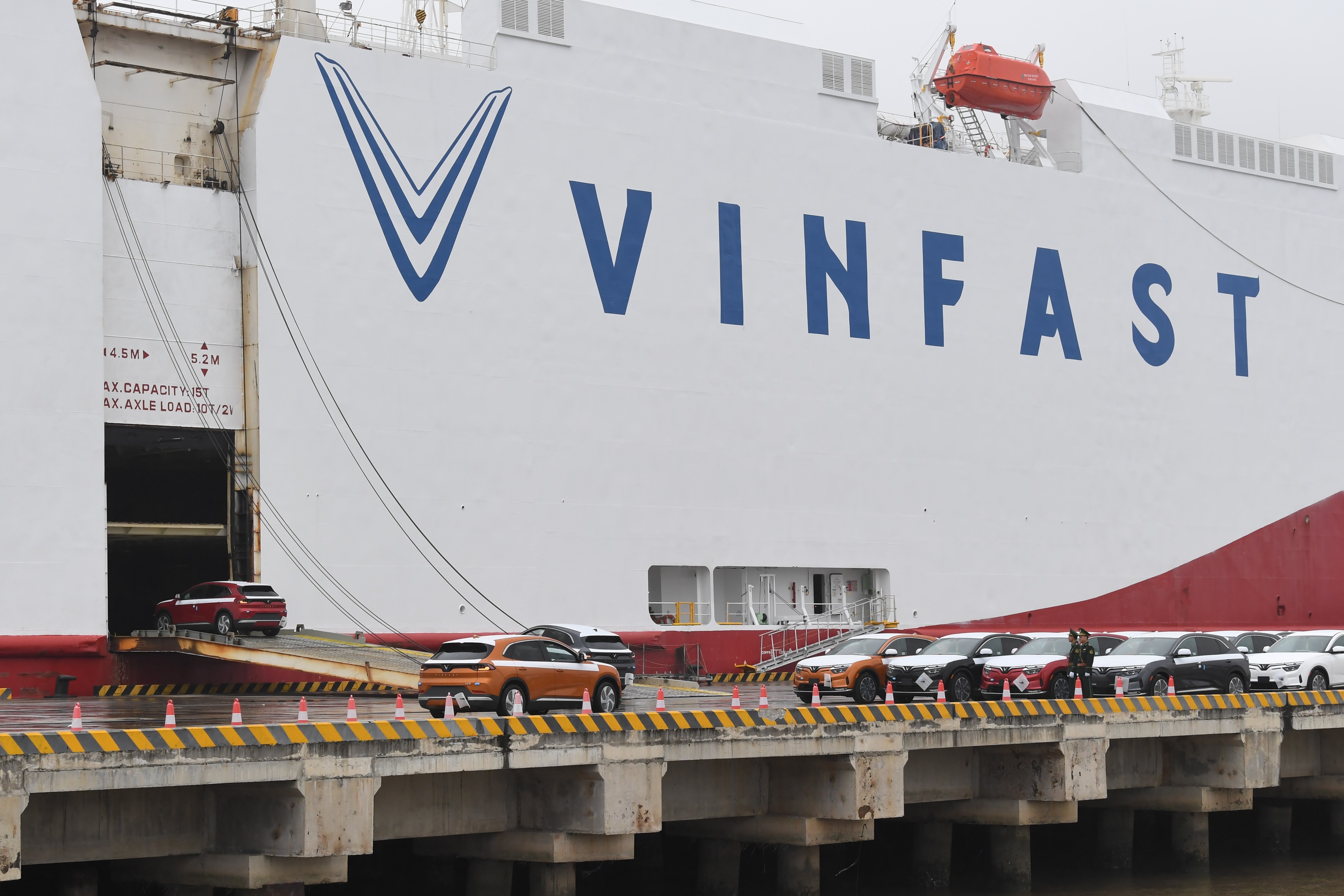 VinFast VF8 ban tai My anh 5