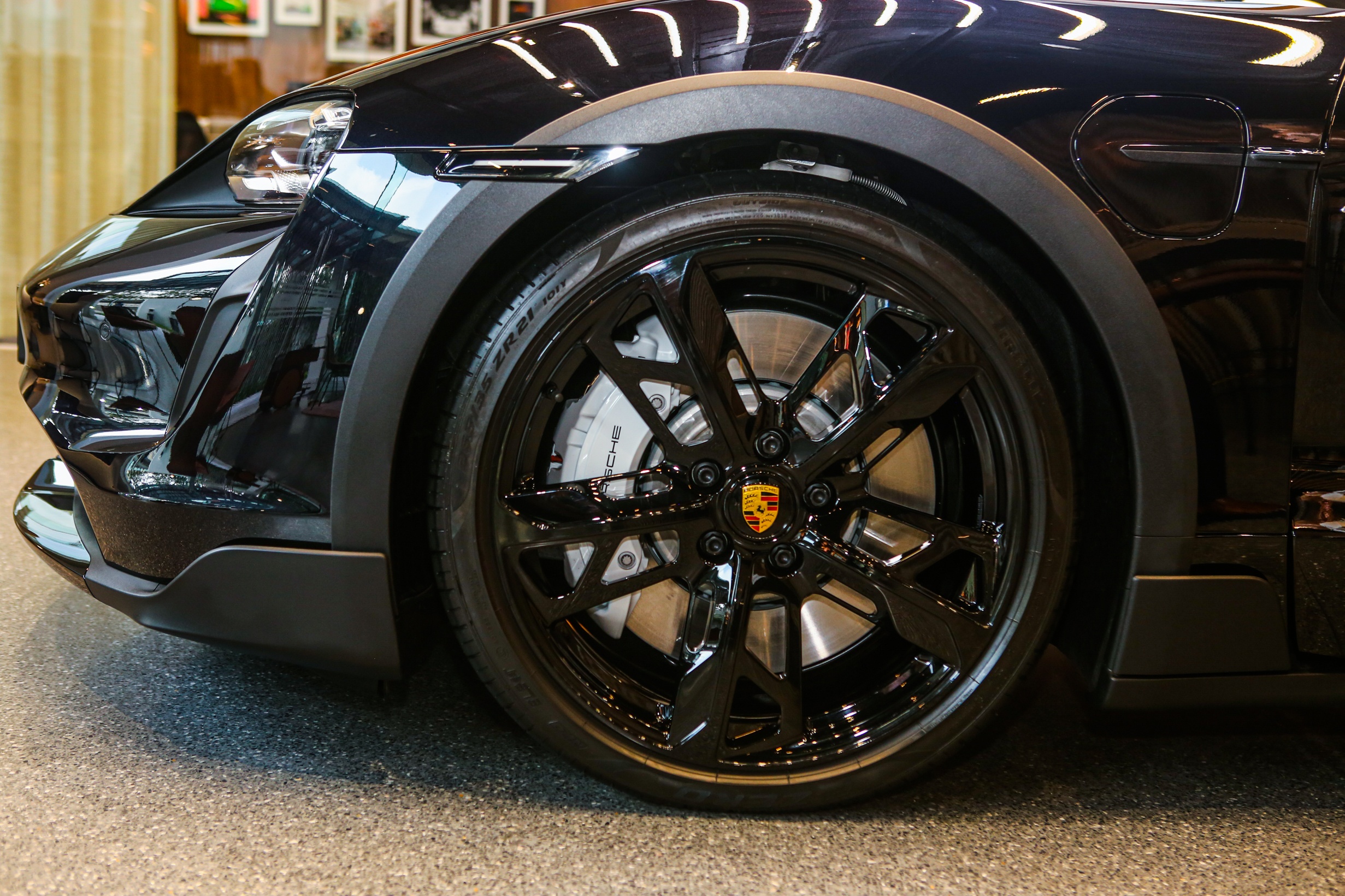 Porsche Taycan do 1, 7 ty anh 4