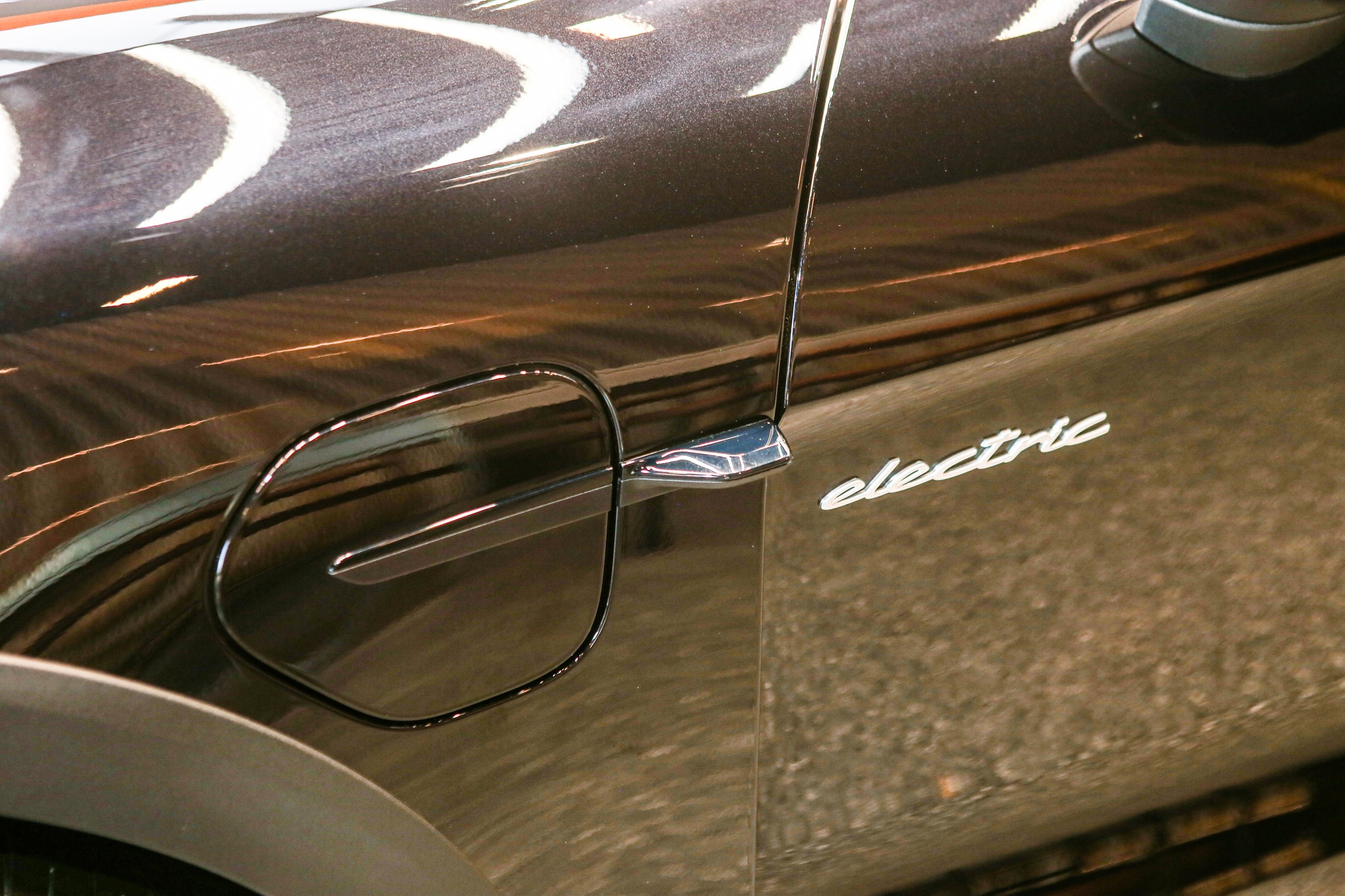 Porsche Taycan do 1, 7 ty anh 5