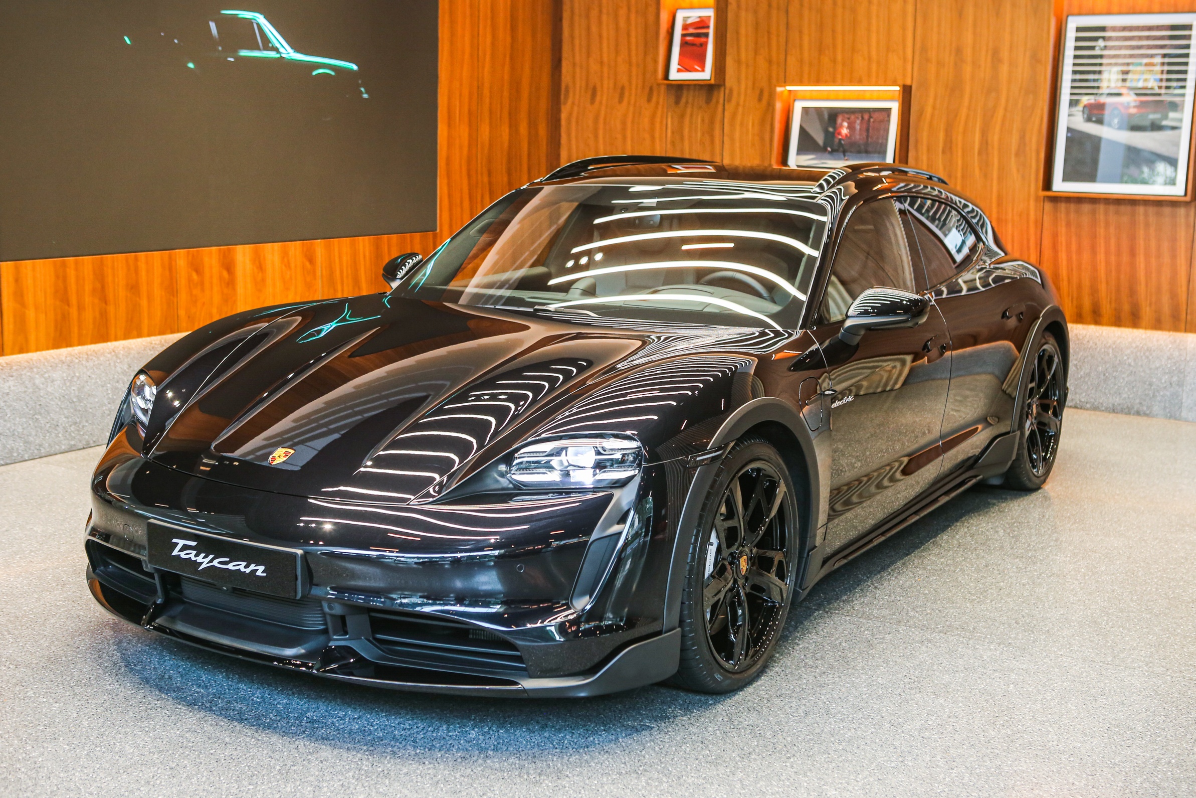 Porsche Taycan Turbo Cross Turismo voi goi nang cap hon 1,7 ty dong hinh anh