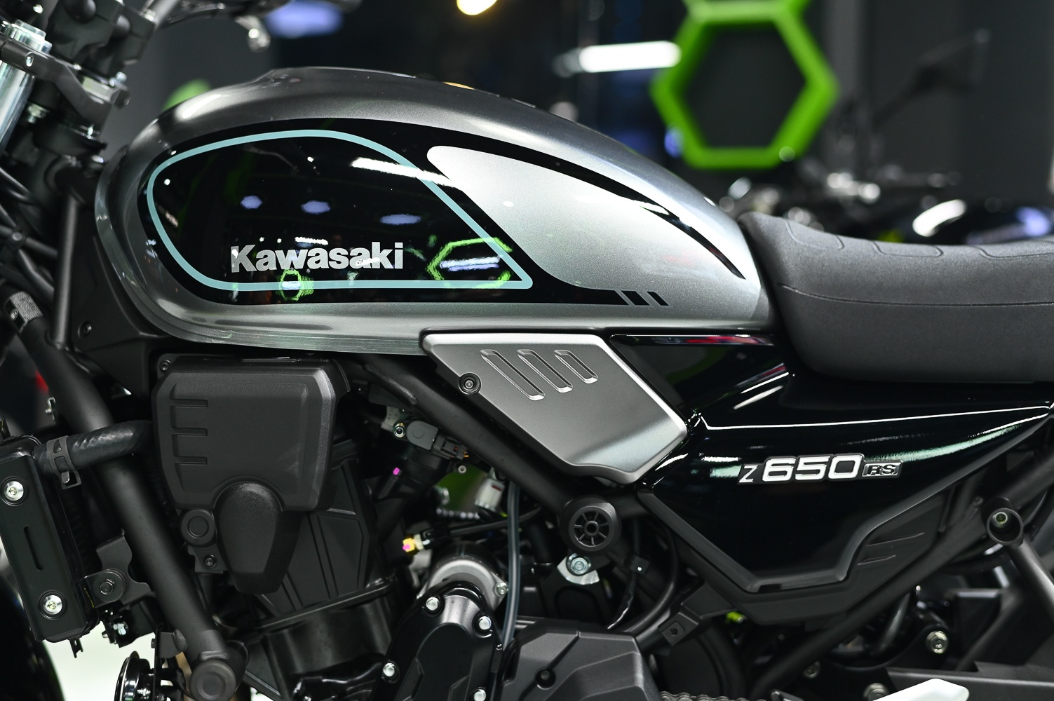 Can canh Kawasaki Z650RS anh 7