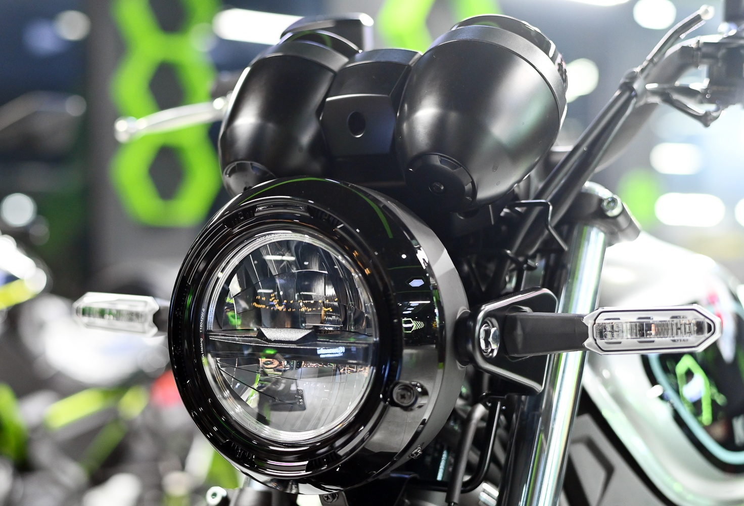 Can canh Kawasaki Z650RS anh 3