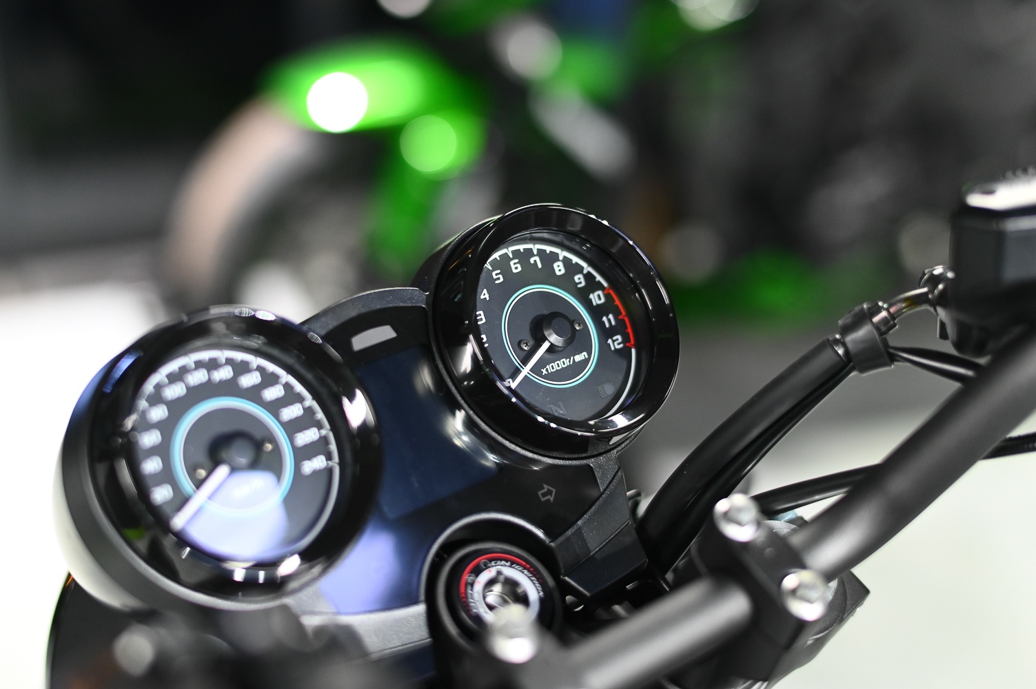 Can canh Kawasaki Z650RS anh 5