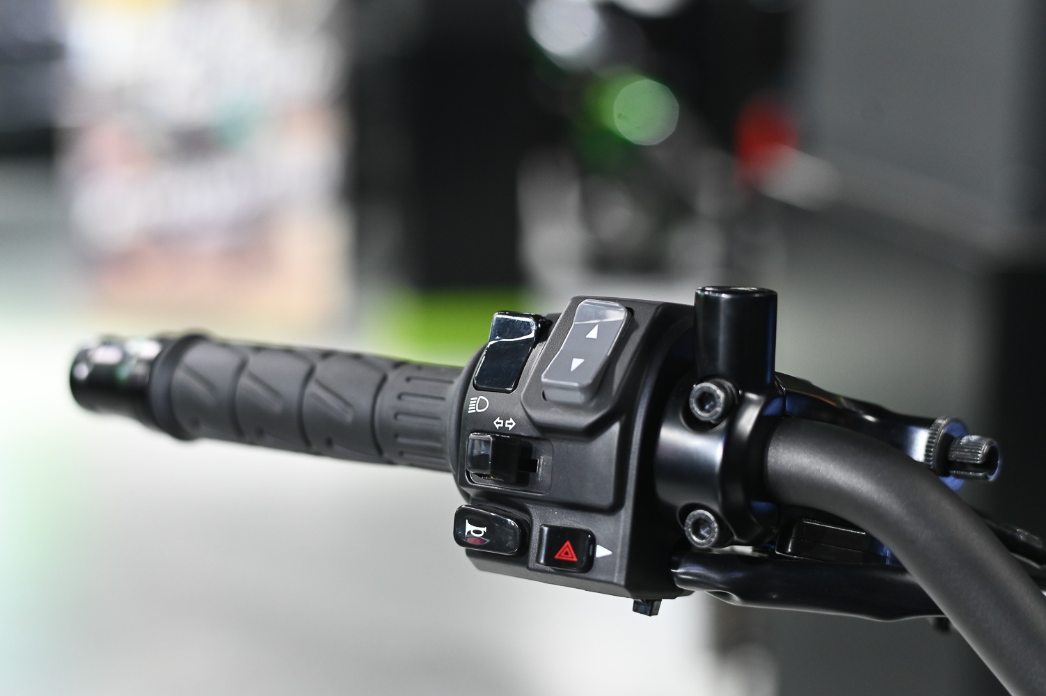 Can canh Kawasaki Z650RS anh 6