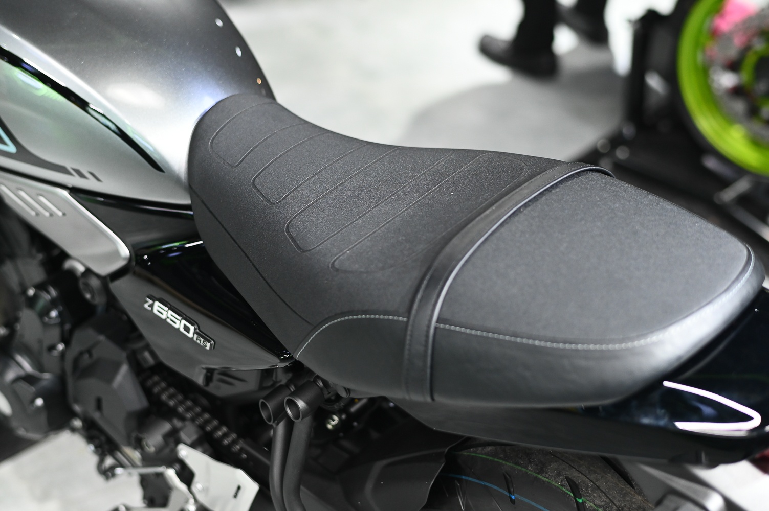 Can canh Kawasaki Z650RS anh 8