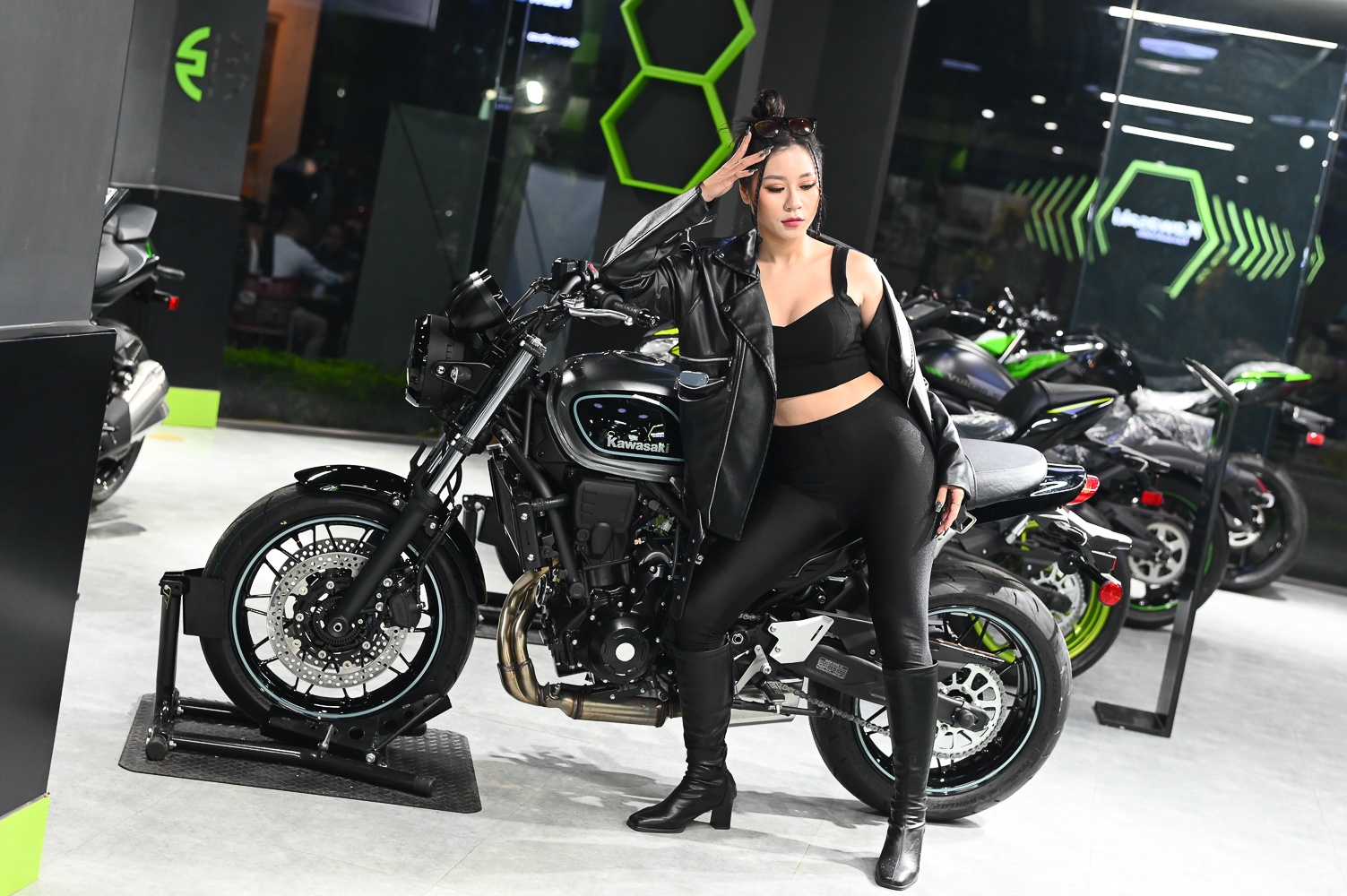 Can canh Kawasaki Z650RS anh 12