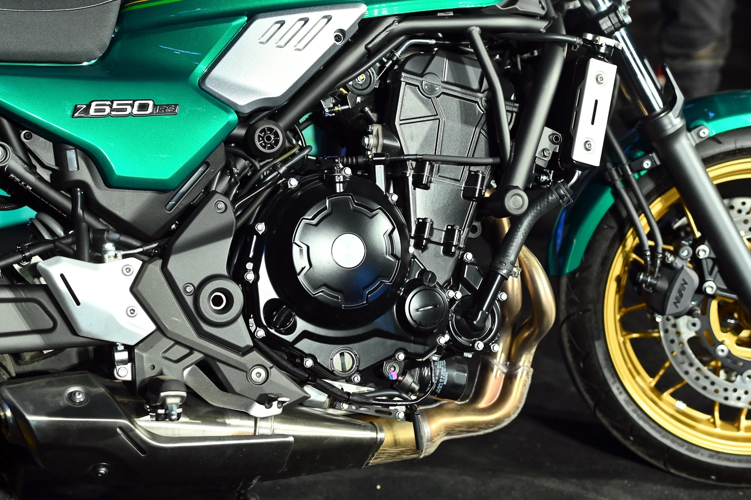 Can canh Kawasaki Z650RS anh 10