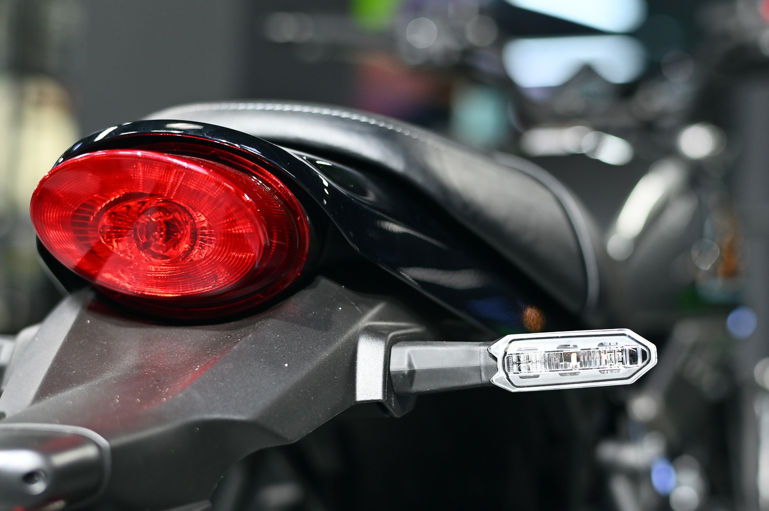 Can canh Kawasaki Z650RS anh 9