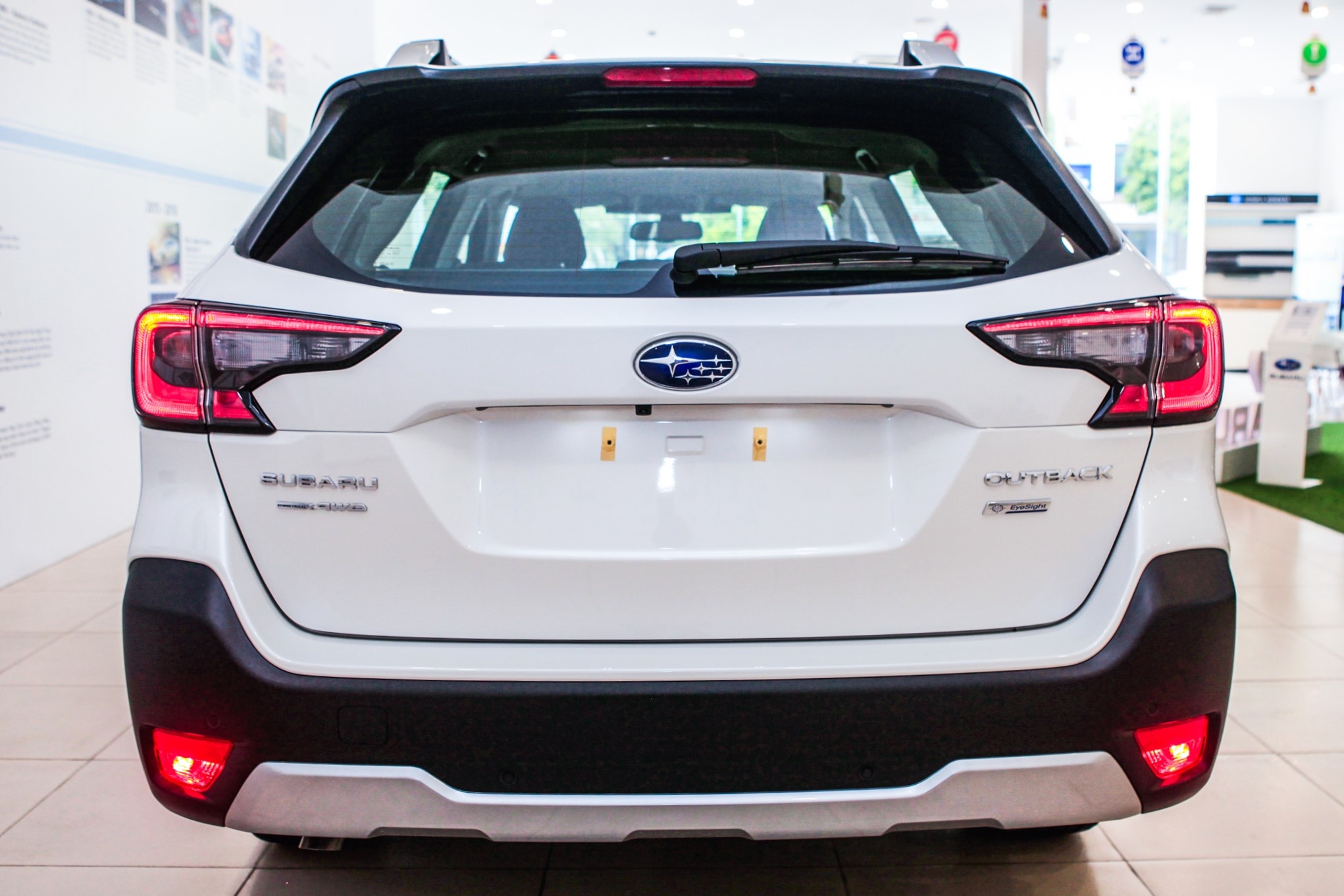 Hong den phanh oto co the bi phat nang tai Malaysia hinh anh