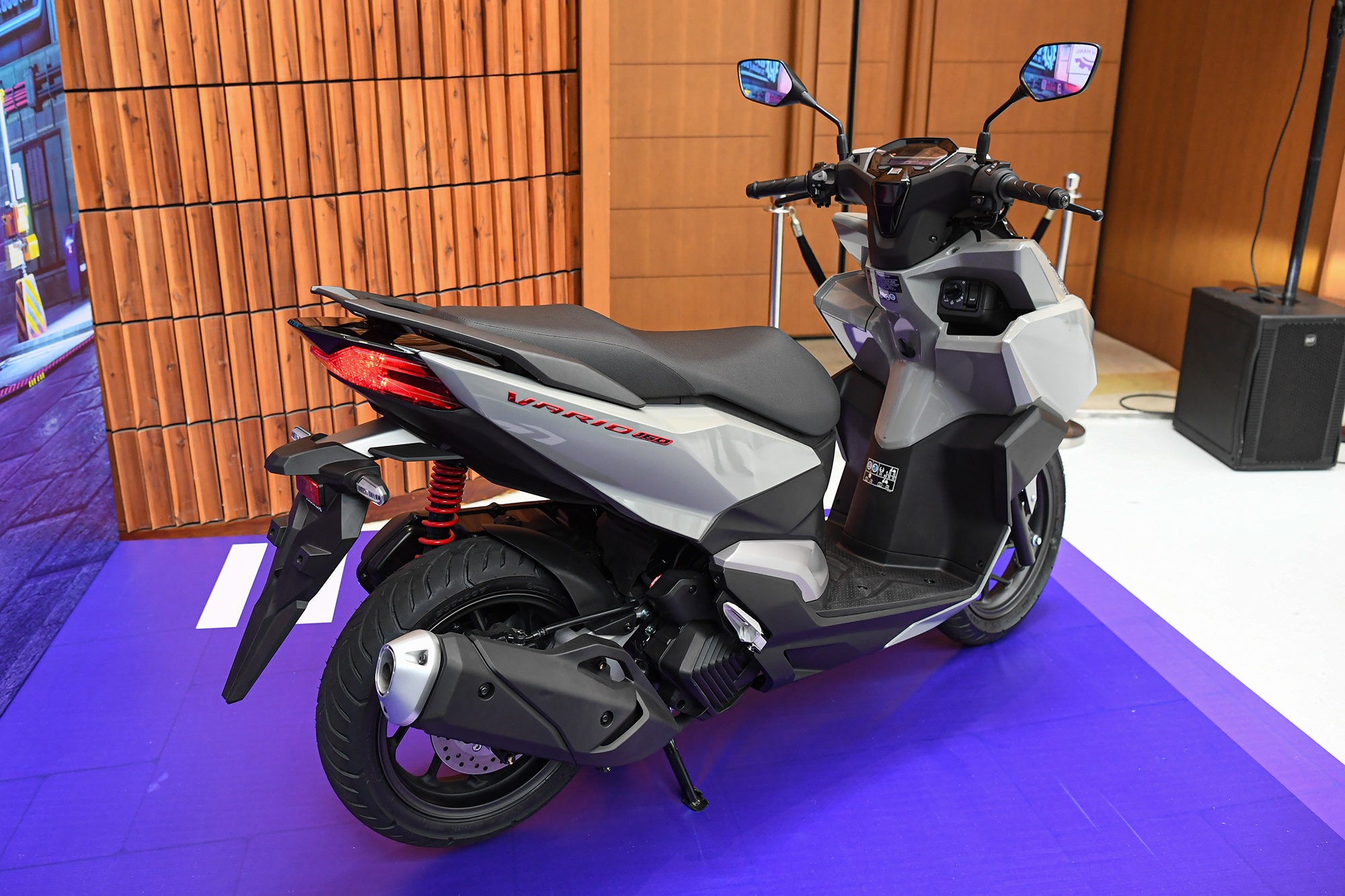Honda Vario 160 chinh hang anh 3
