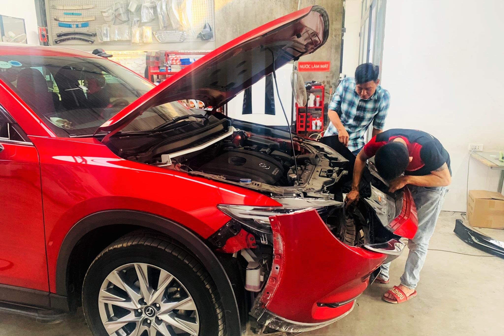 Garage ban ron ‘ha cap’ oto de dang kiem hinh anh