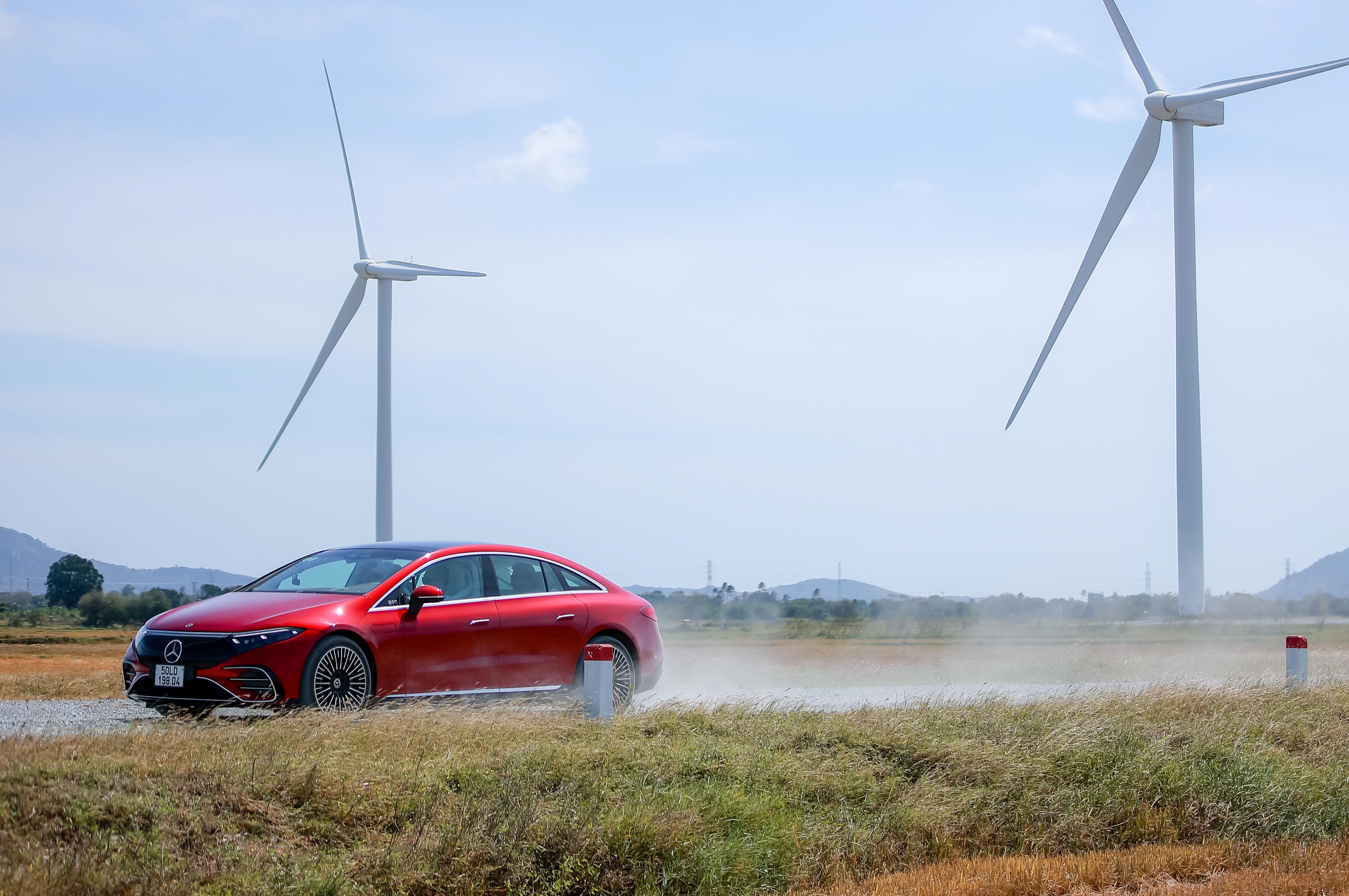 Danh gia Mercedes-Benz EQS anh 2