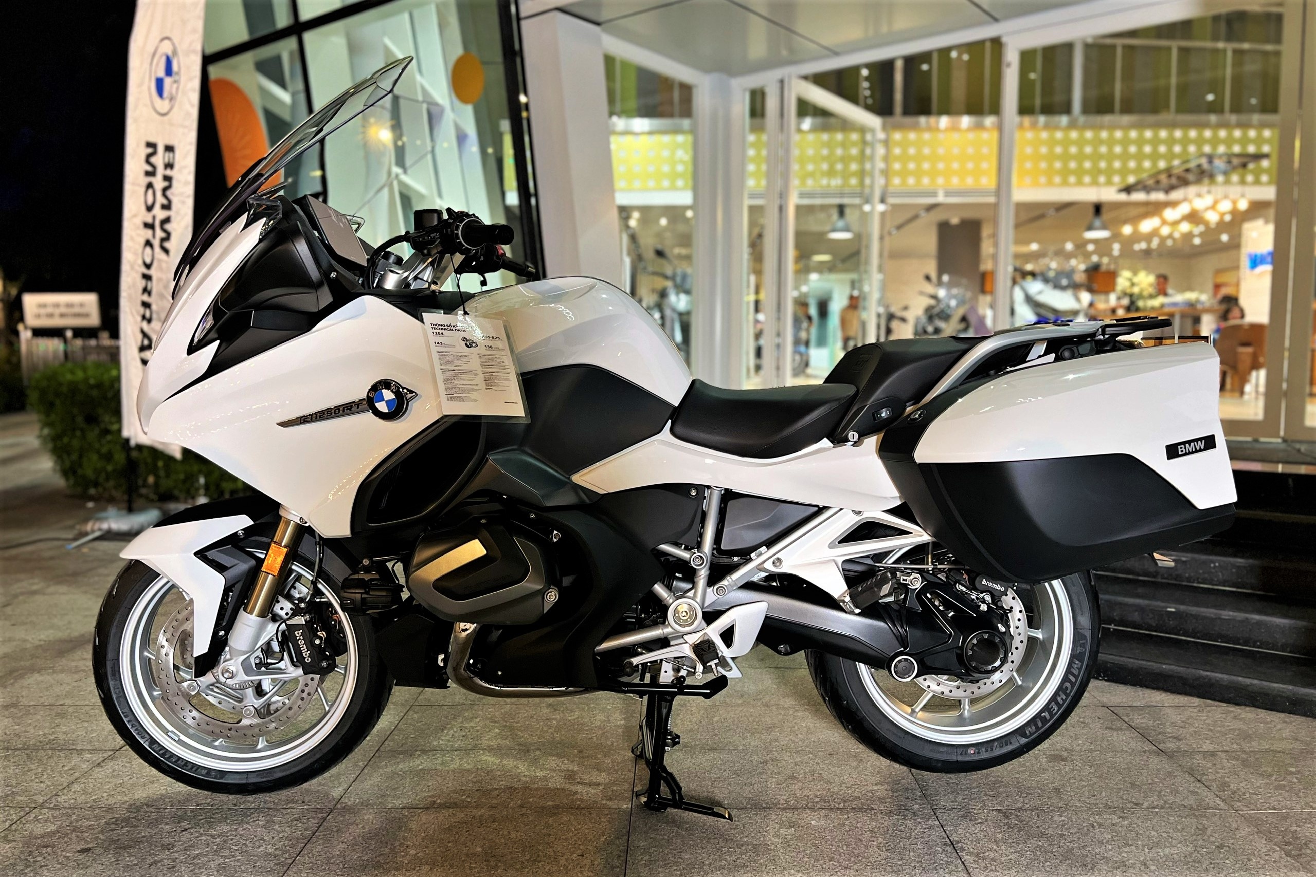 Chi tiet BMW R 1250 RT dau tien tai Viet Nam hinh anh