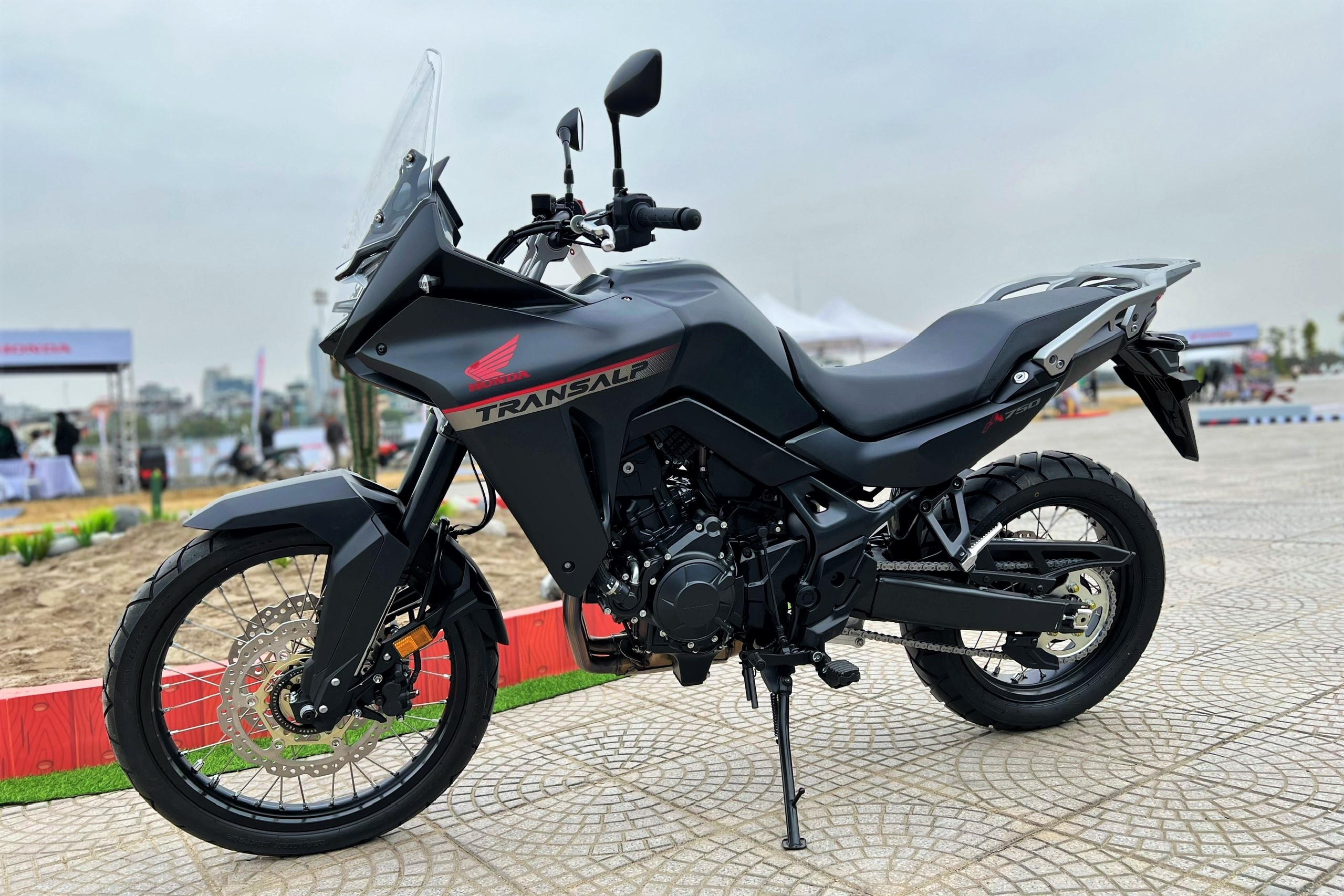 Chi tiet moto Honda XL750 Transalp dau tien tai Viet Nam hinh anh