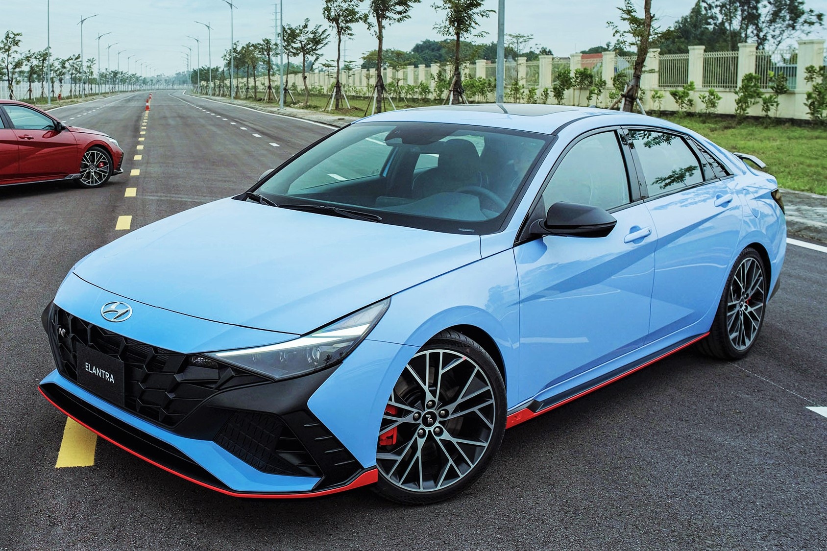 Chi tiet Hyundai Elantra N tai Viet Nam - doi thu Honda Civic Type R hinh anh