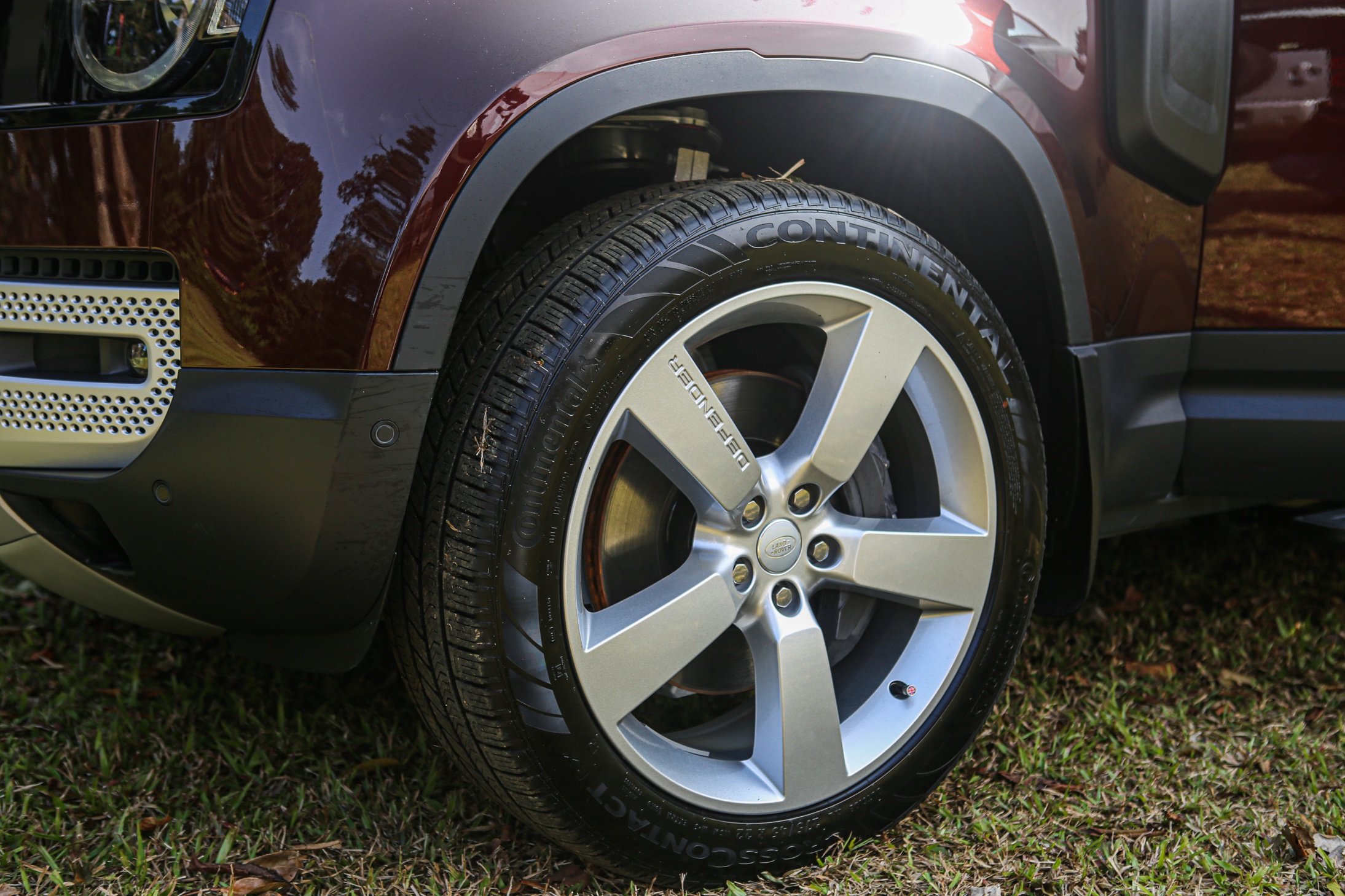 Land Rover Defender 130 anh 5