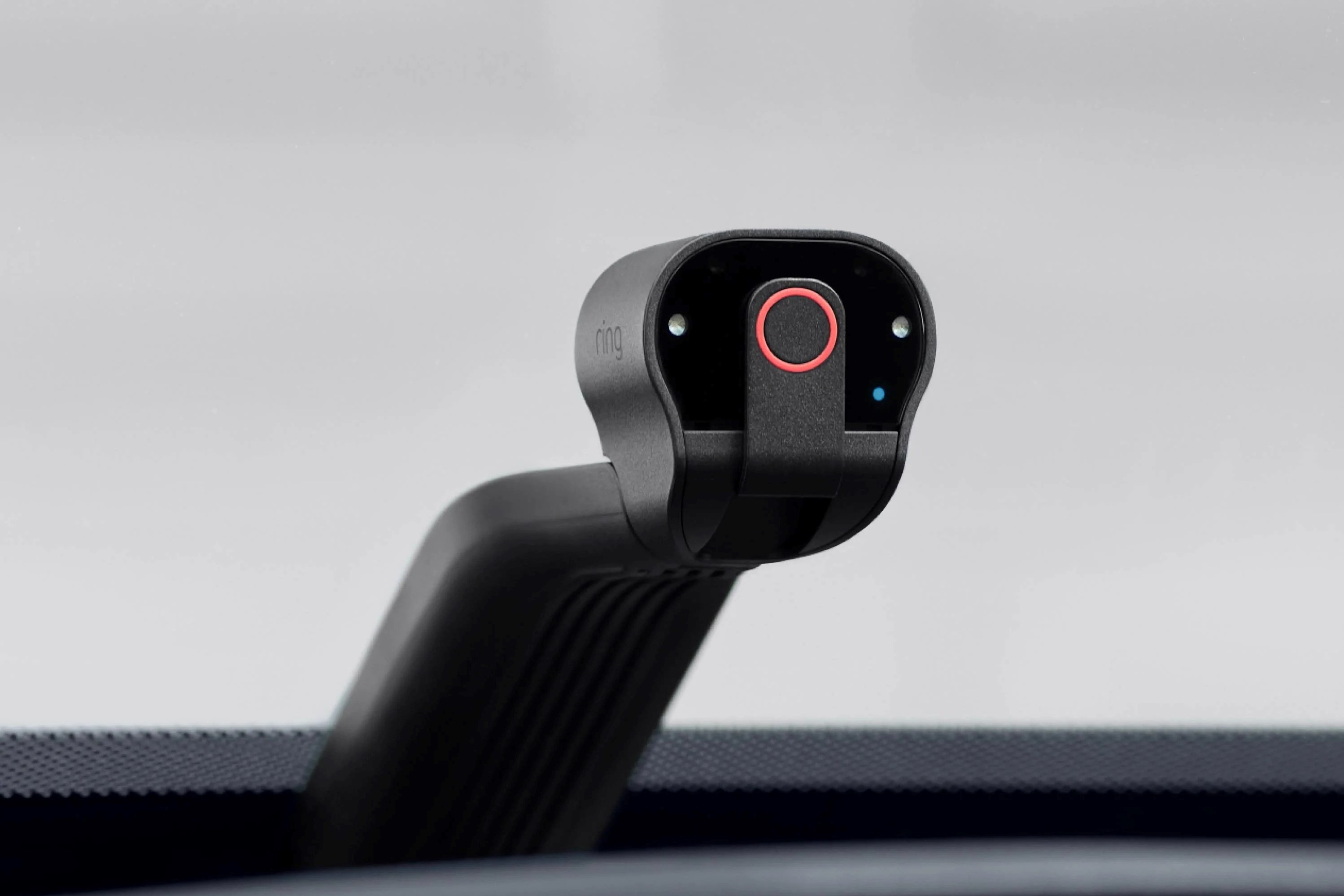 Amazon mo ban camera hanh trinh oto gia 199,99 USD hinh anh