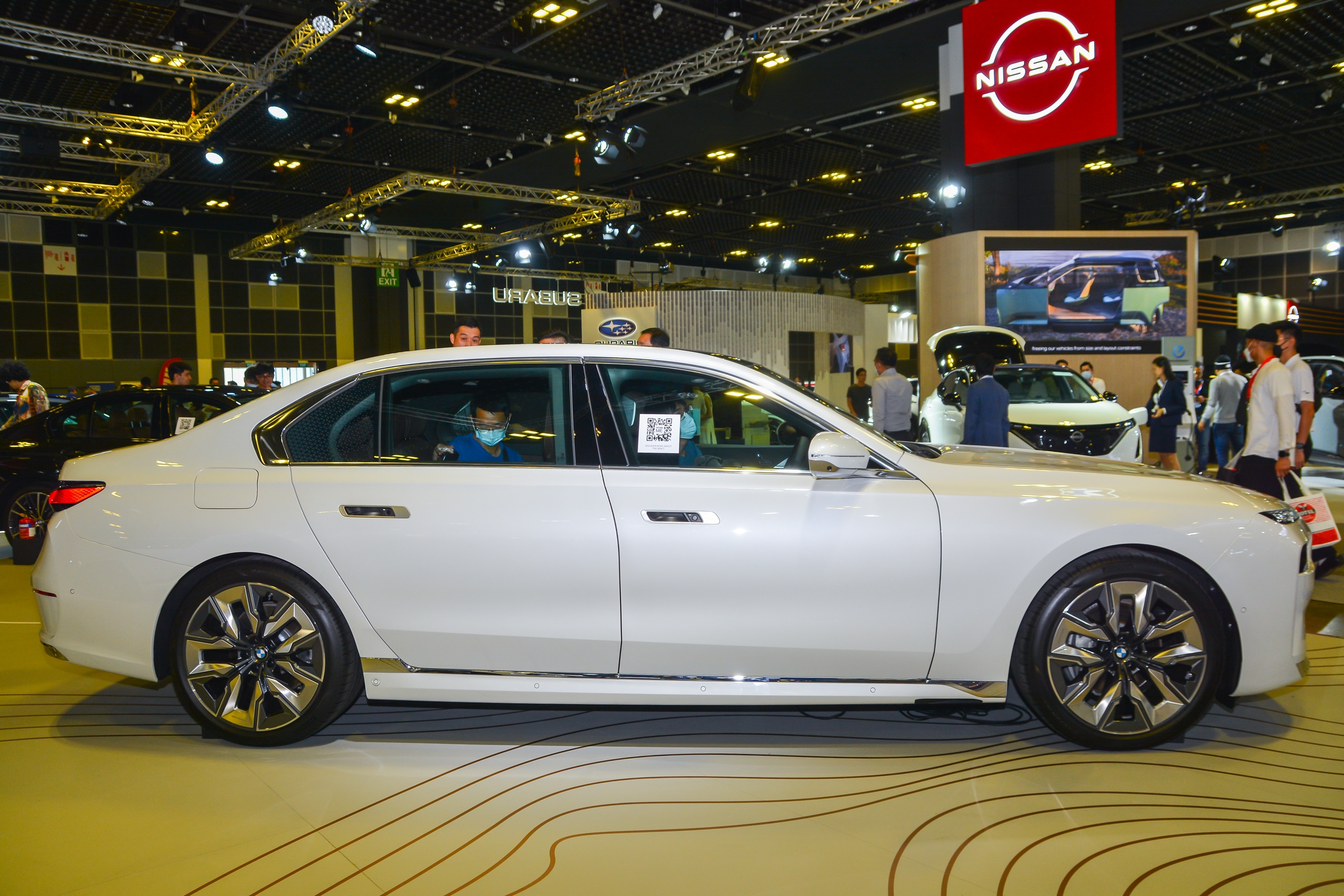 Can canh BMW 7-Series G70 anh 3