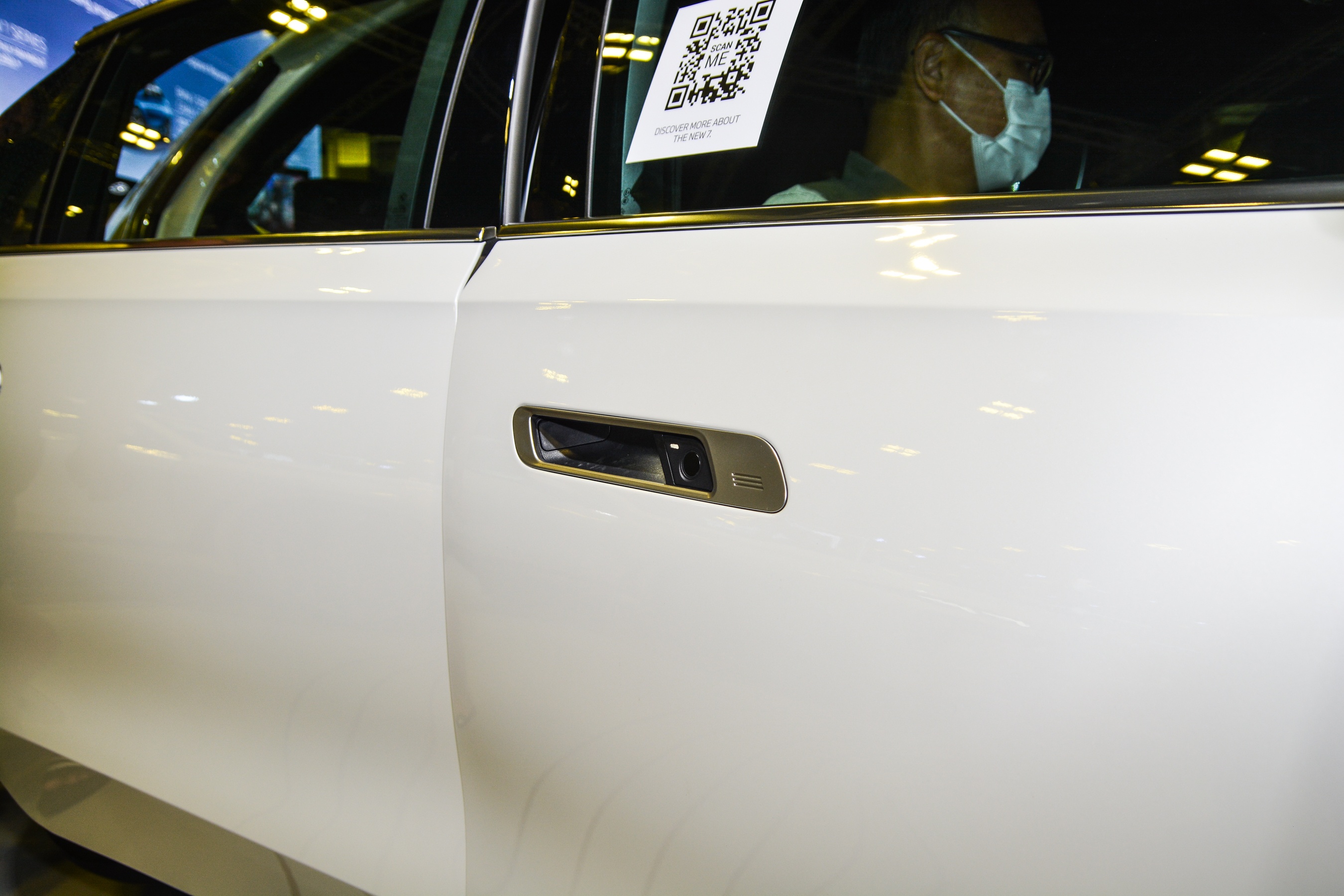 Can canh BMW 7-Series G70 anh 7