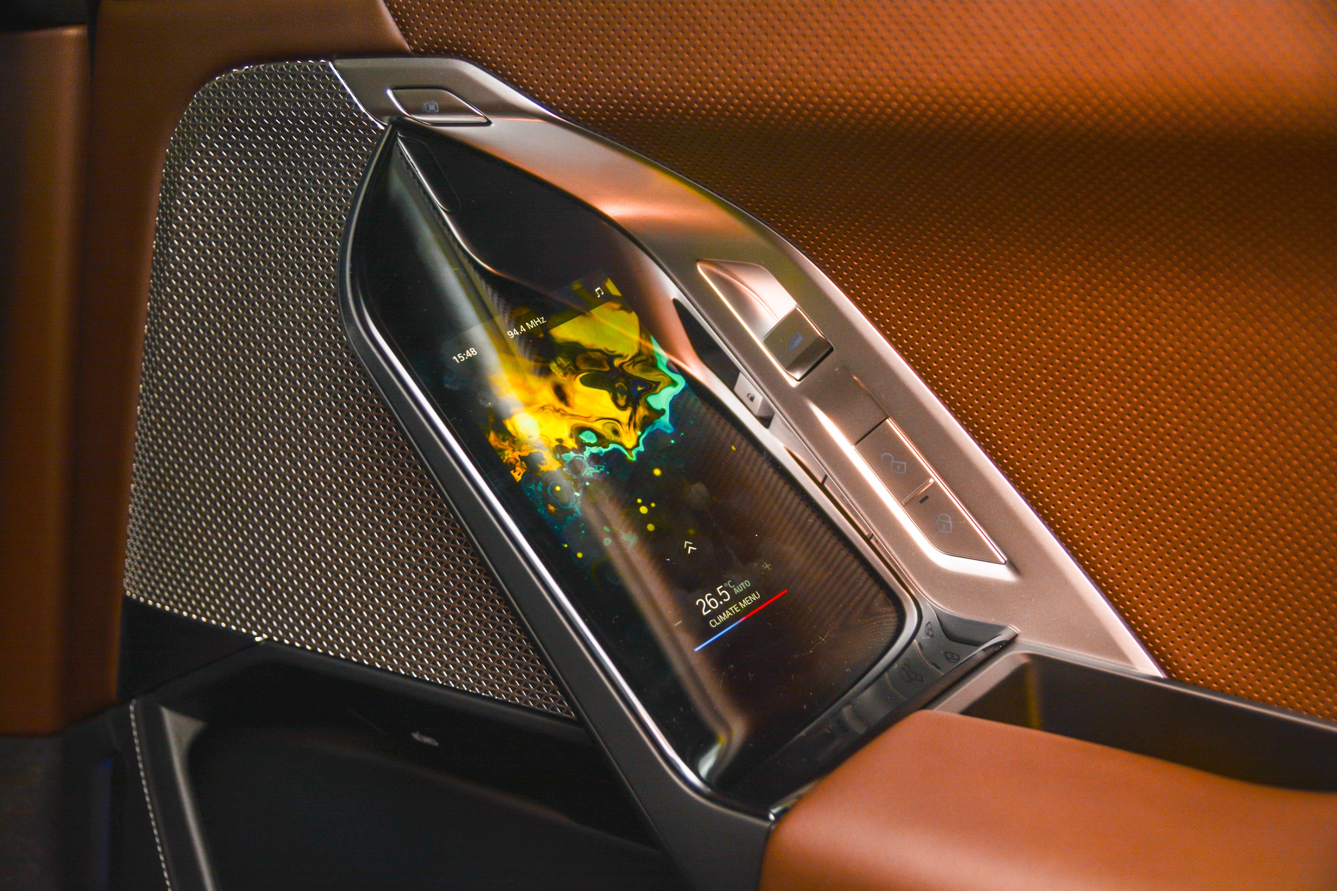 Can canh BMW 7-Series G70 anh 11