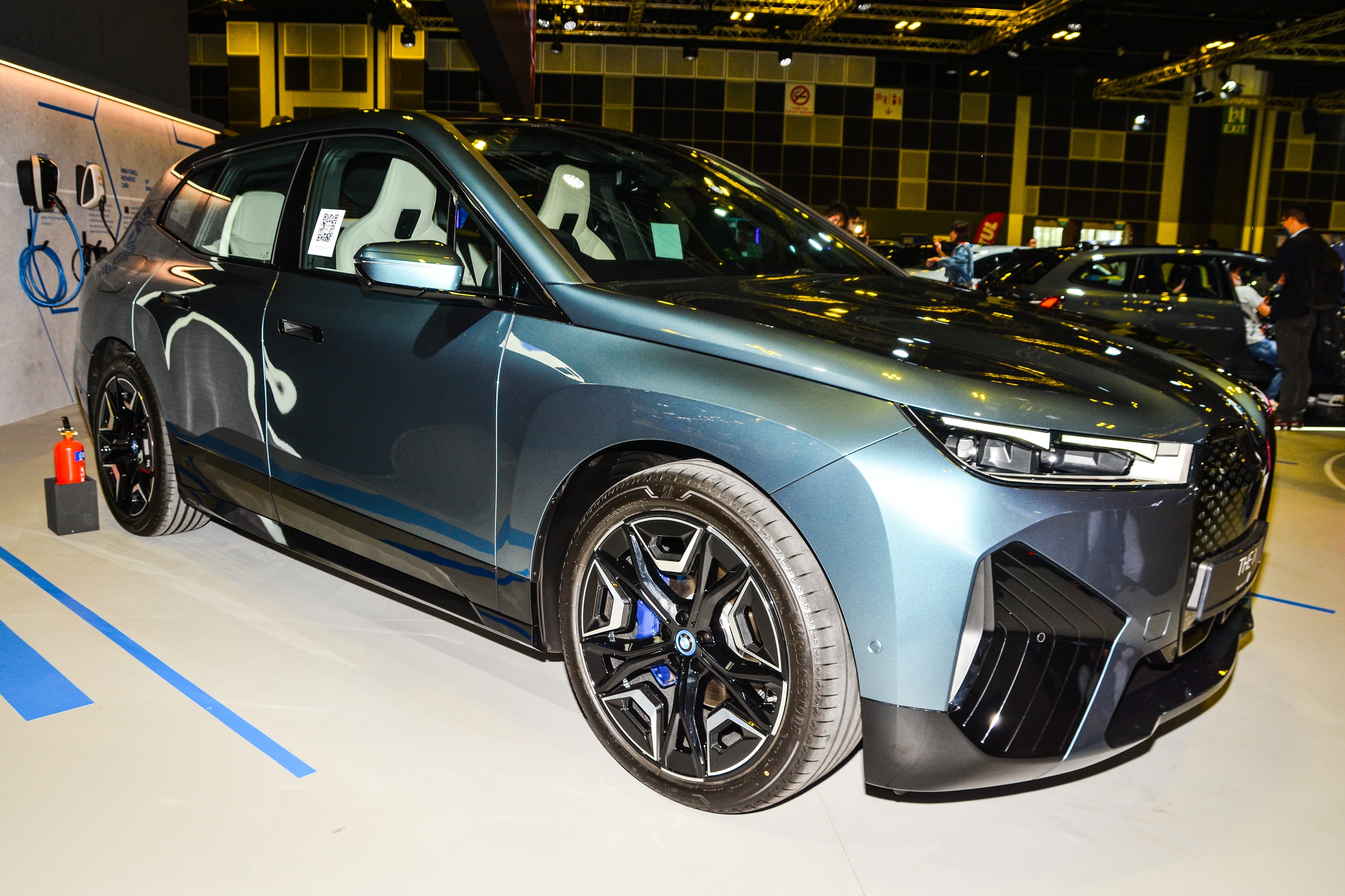 BMW iX xDrive40 Sport anh 1