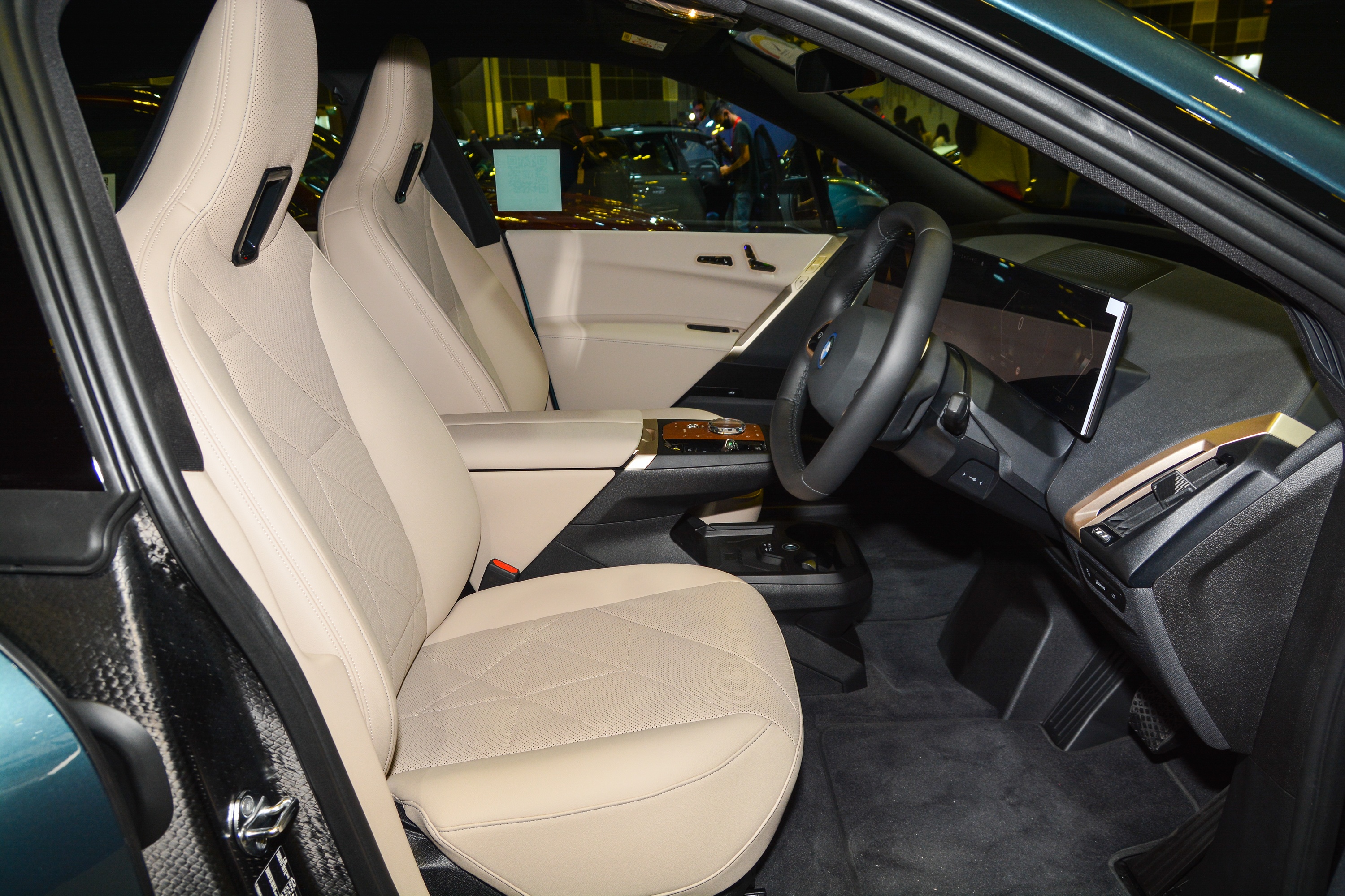 BMW iX xDrive40 Sport anh 8