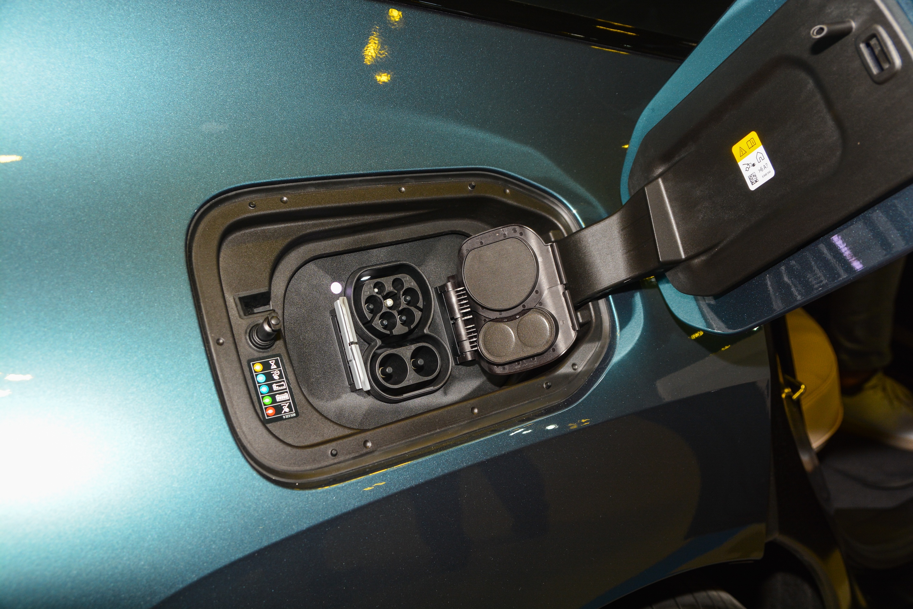 BMW iX xDrive40 Sport anh 4