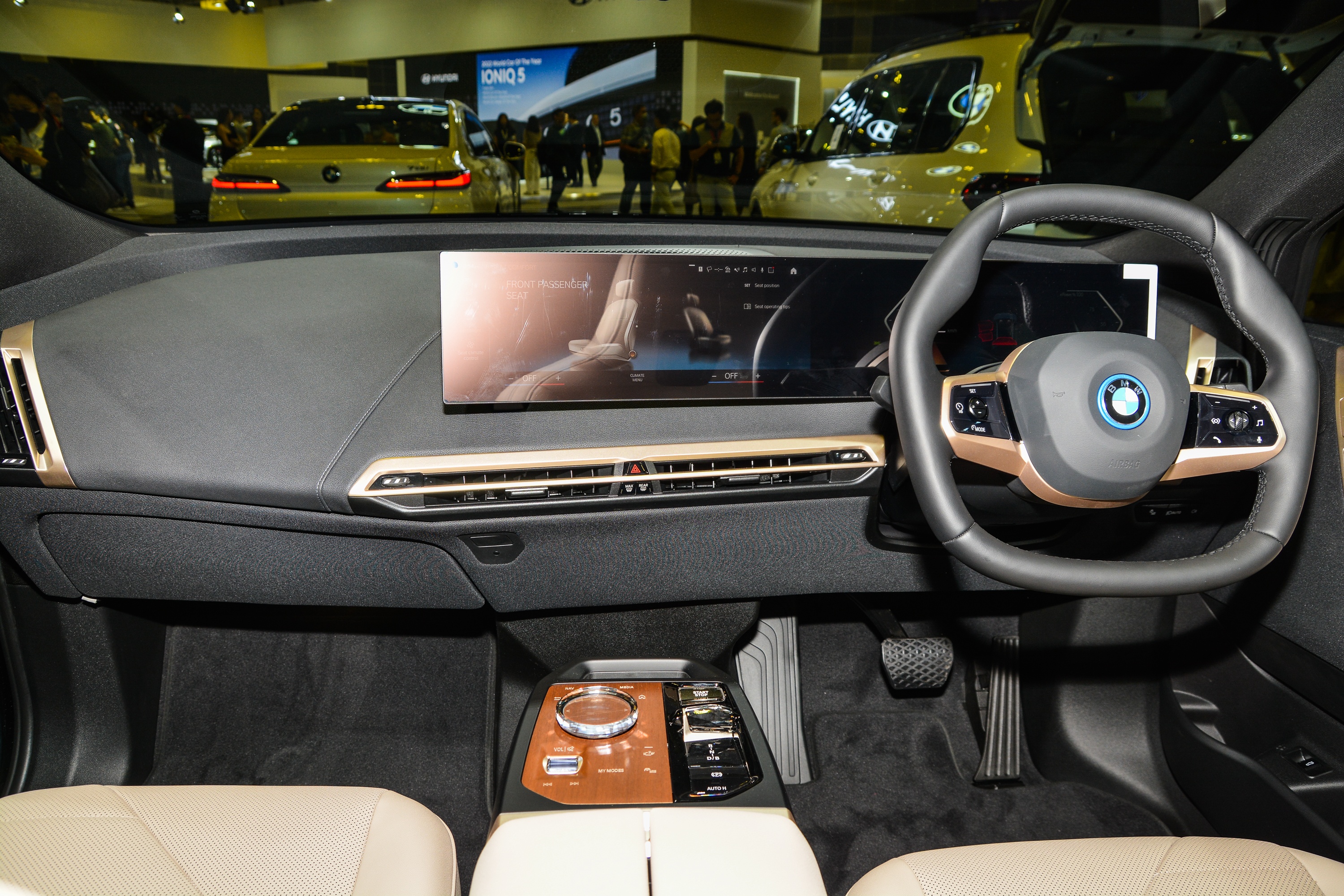 BMW iX xDrive40 Sport anh 7