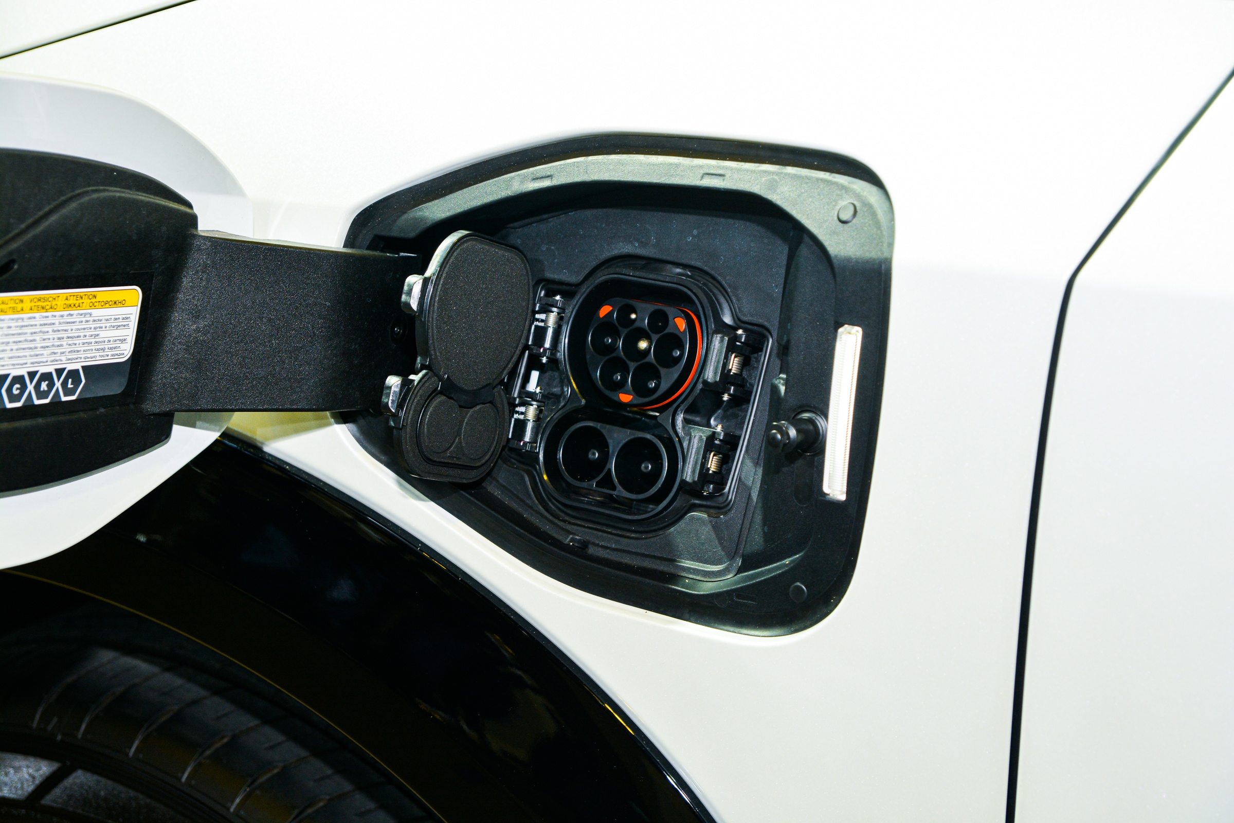 Nissan Ariya doi thu VF8 anh 10