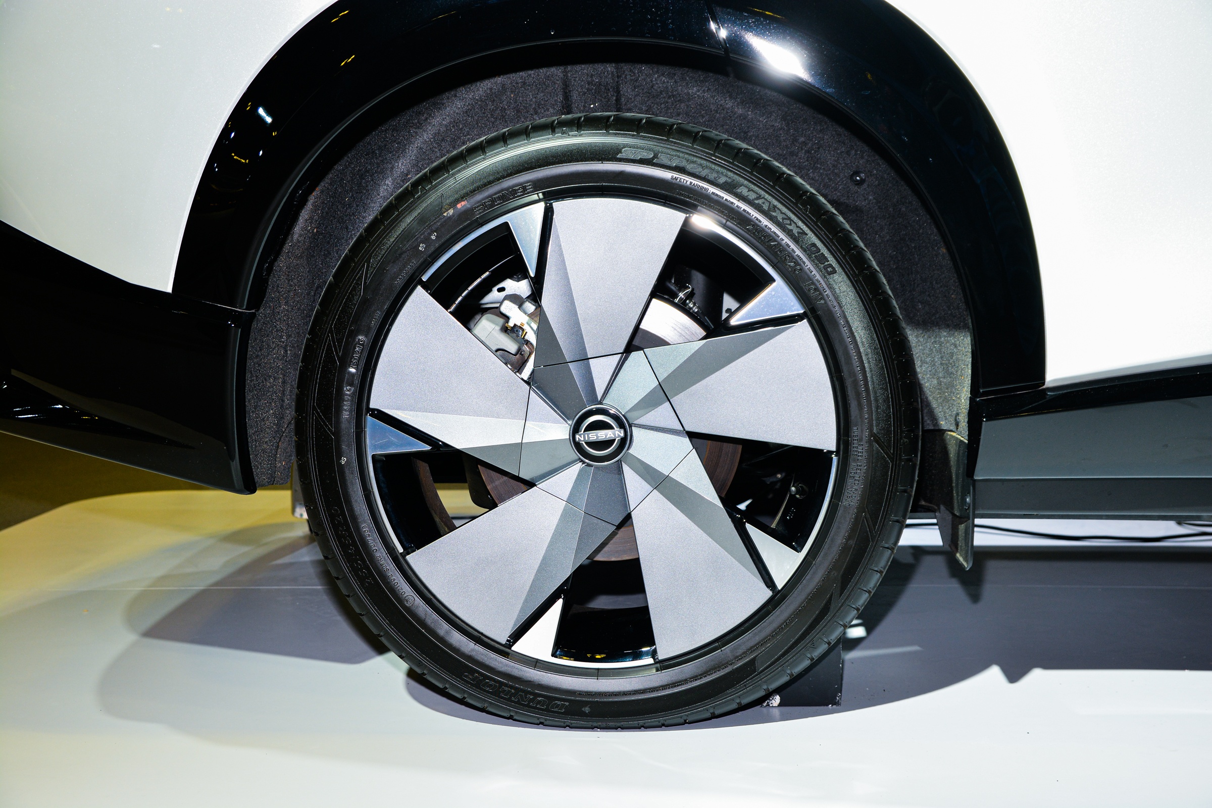 Nissan Ariya doi thu VF8 anh 4