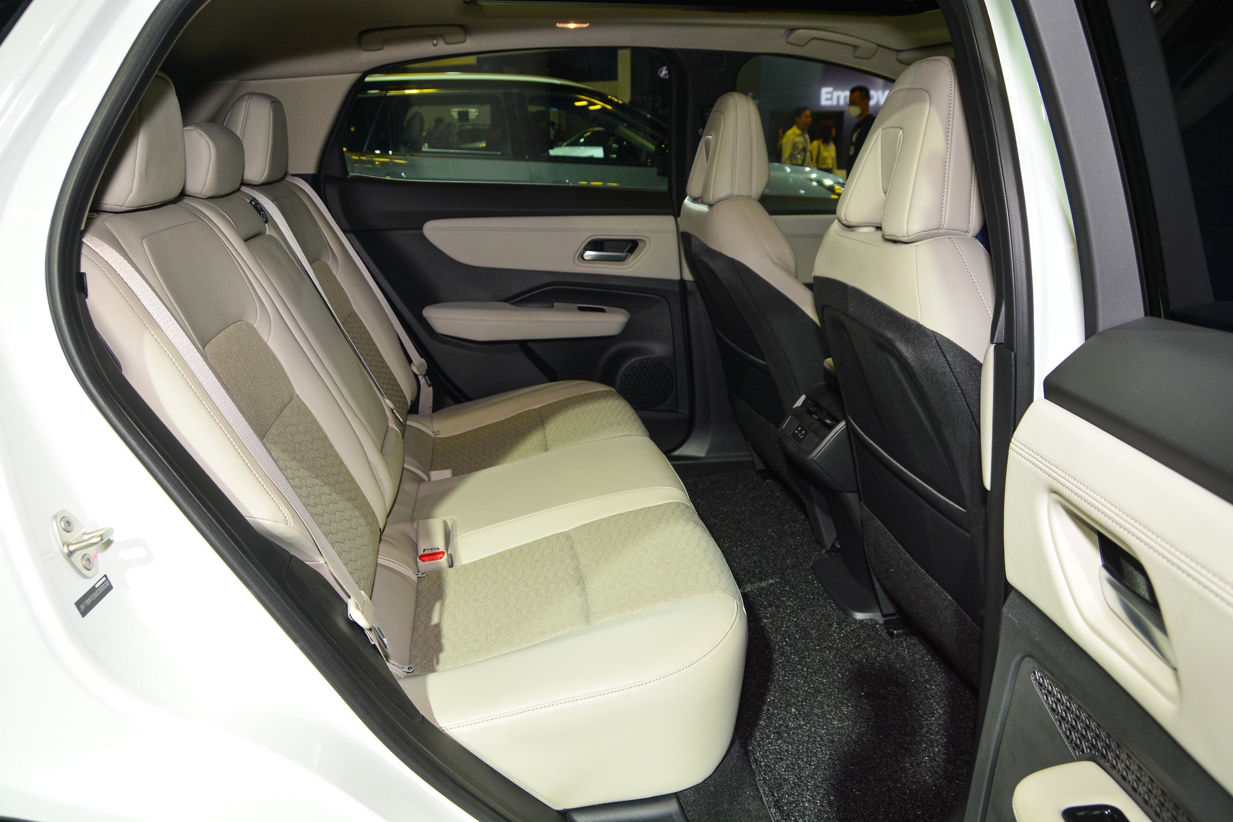 Nissan Ariya doi thu VF8 anh 9