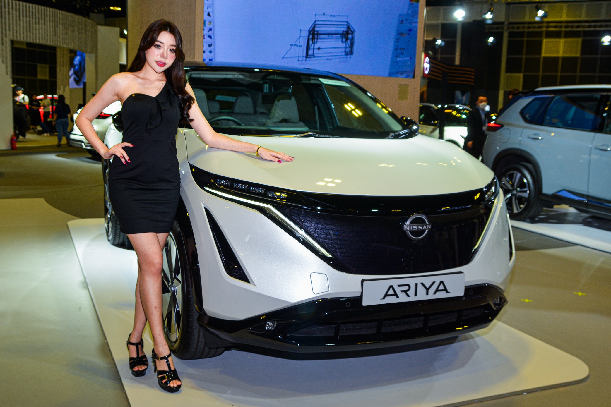 Chi tiet Nissan Ariya, doi thu VinFast VF 8 khi ve Viet Nam hinh anh