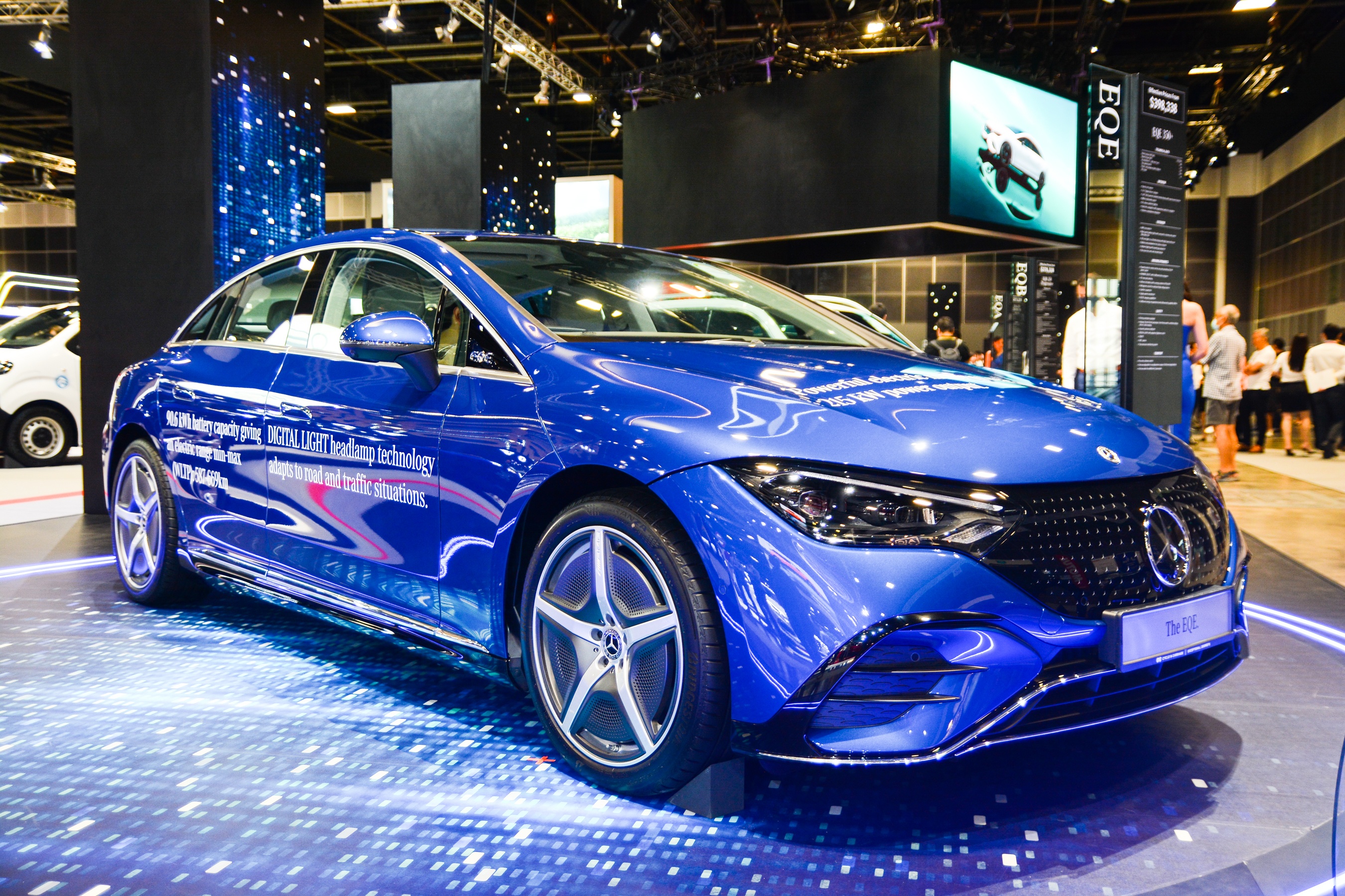 Chi tiet EQE 350+, sedan dien re nhat cua Mercedes-Benz tai Singapore hinh anh