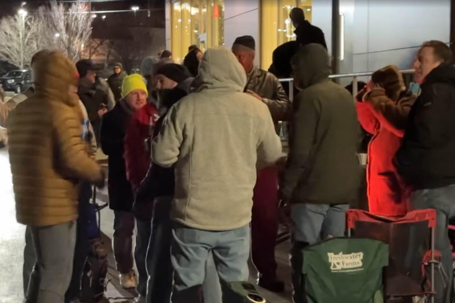 Dan My xep hang xuyen dem dat mua Chevrolet Corvette E-Ray hinh anh