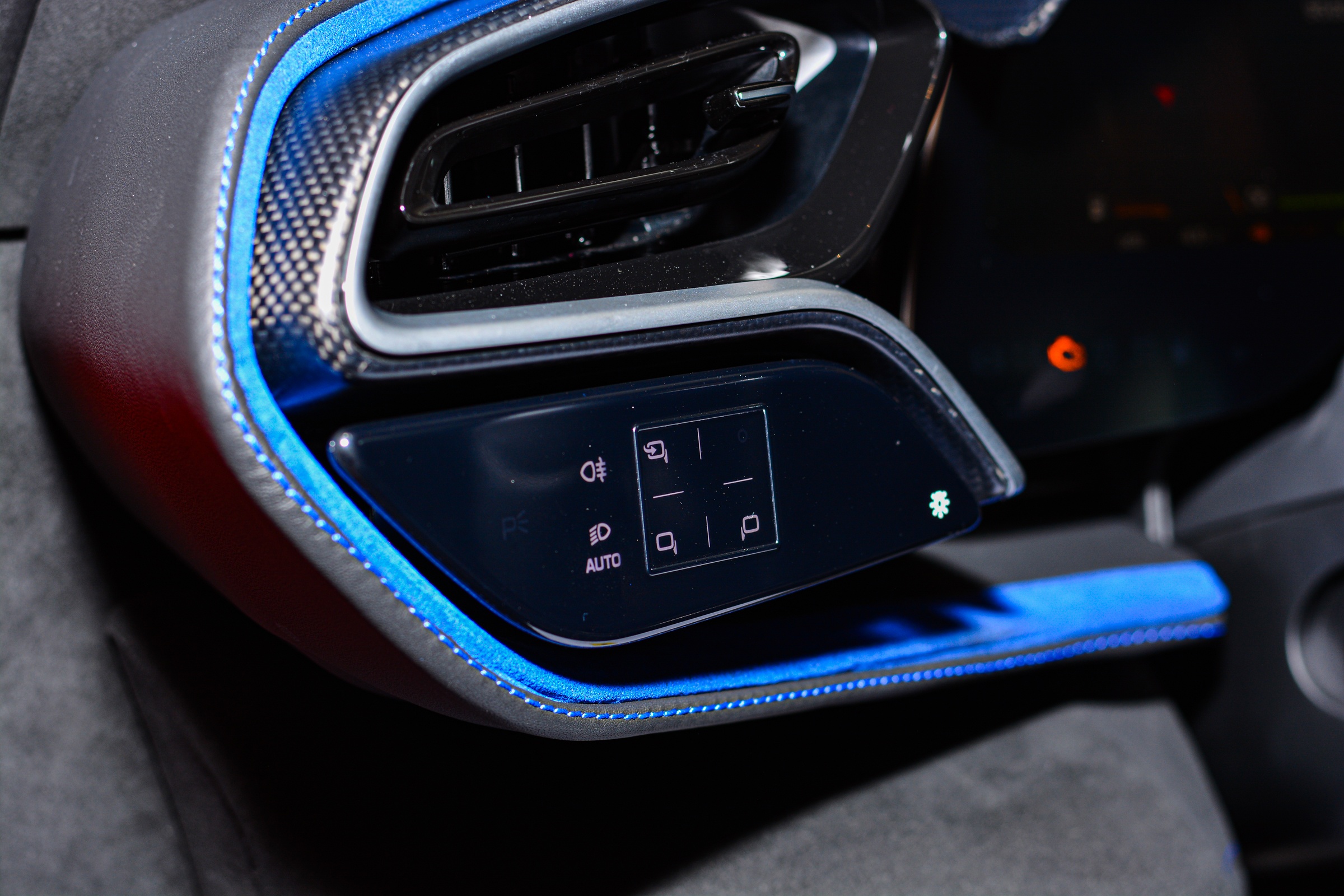 Chiem nguong Ferrari 296 GTS anh 9