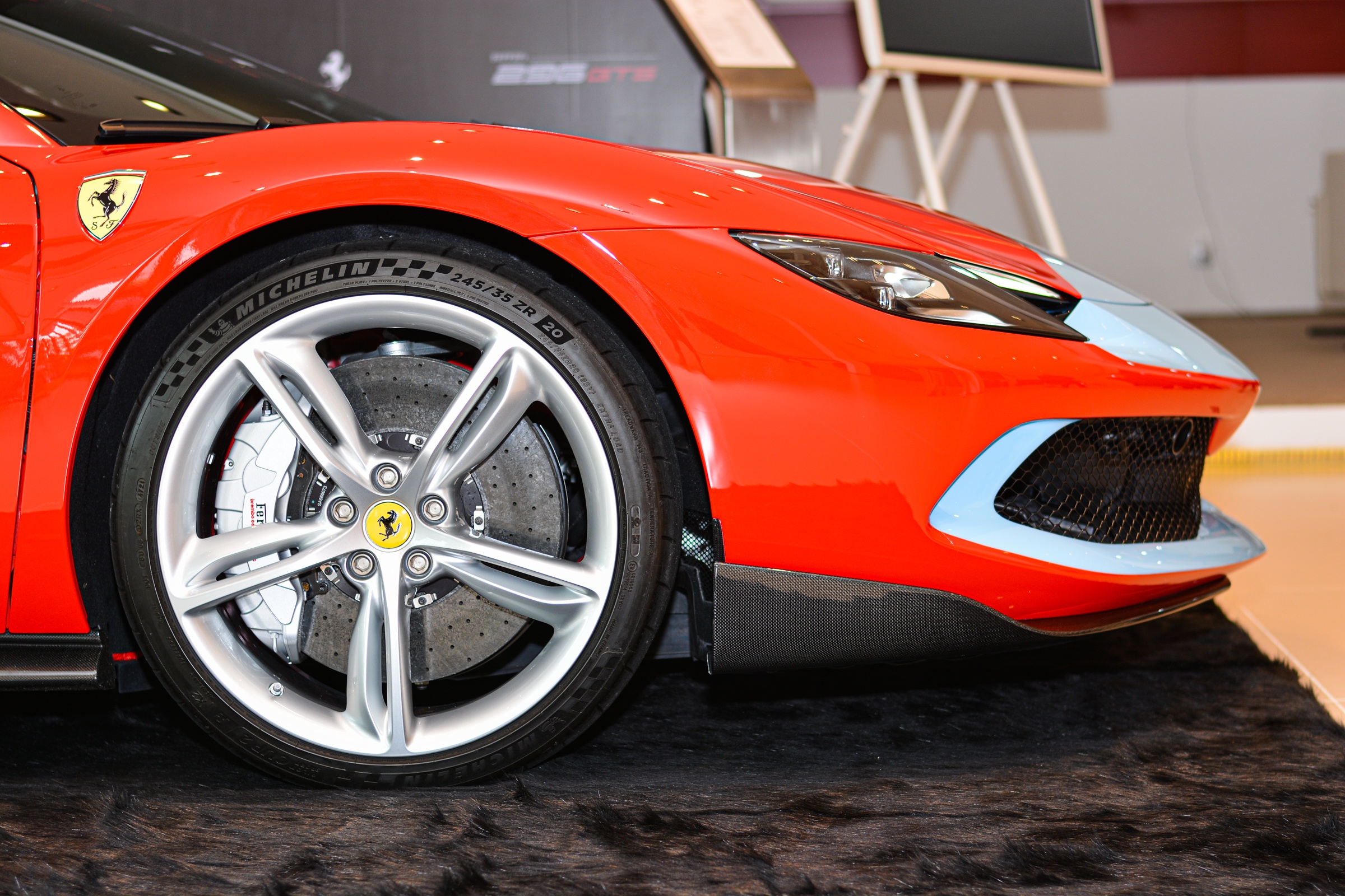 Chiem nguong Ferrari 296 GTS anh 4