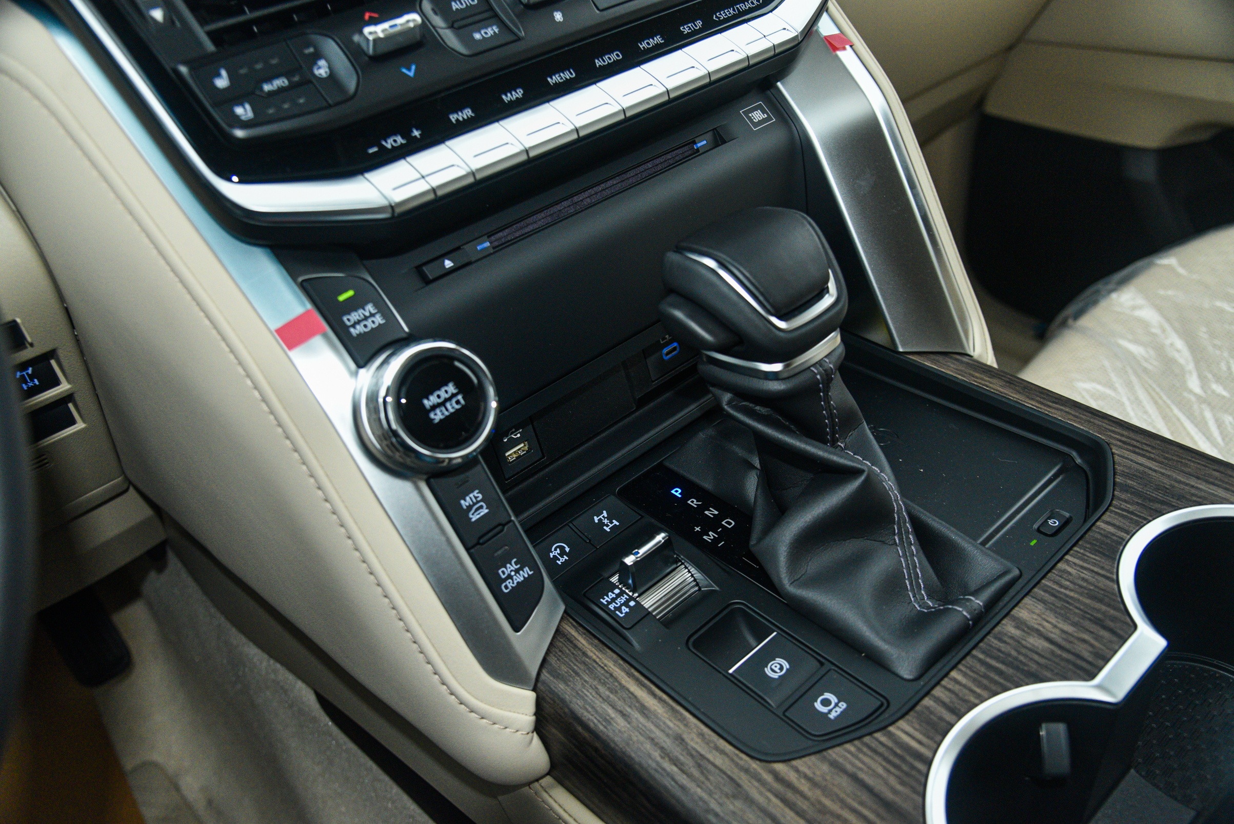 Chi tiết Land Cruiser 2023 ảnh 10 Chi tiet Land Cruiser 2023 anh 10