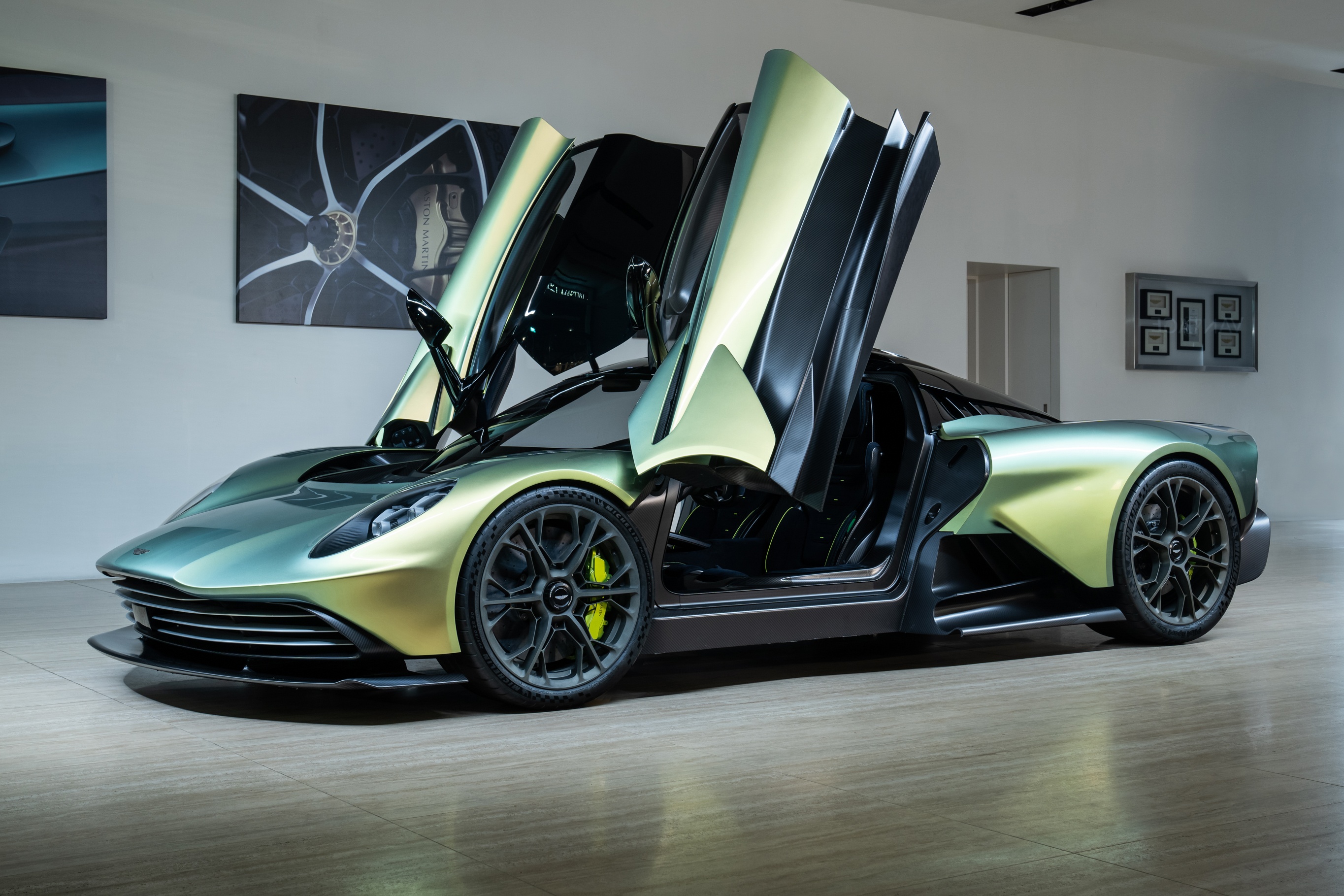 Sieu xe Aston Martin Valhalla dat chan toi Dong Nam A hinh anh