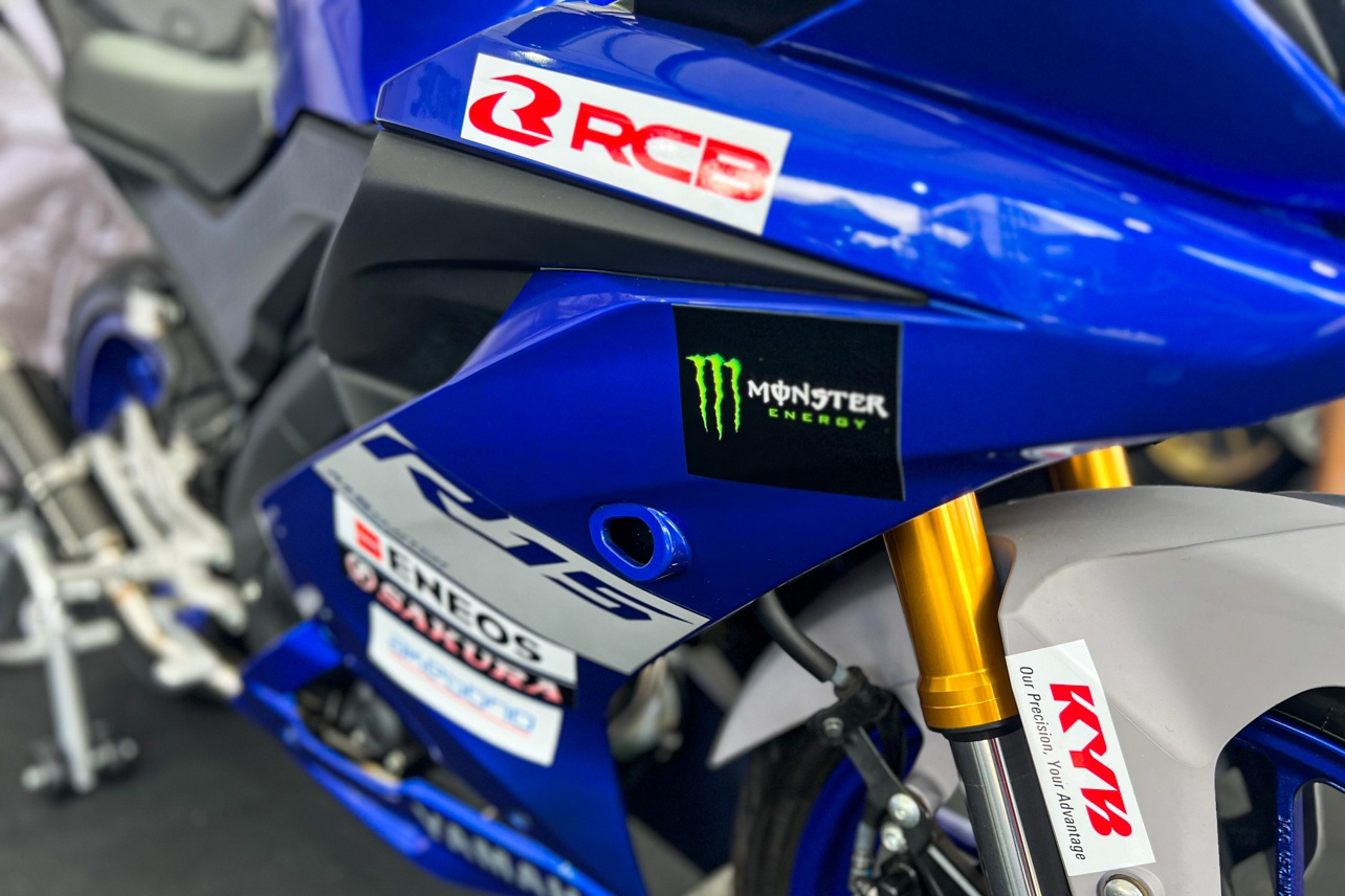 YZF-R15 phien ban xe dua anh 5
