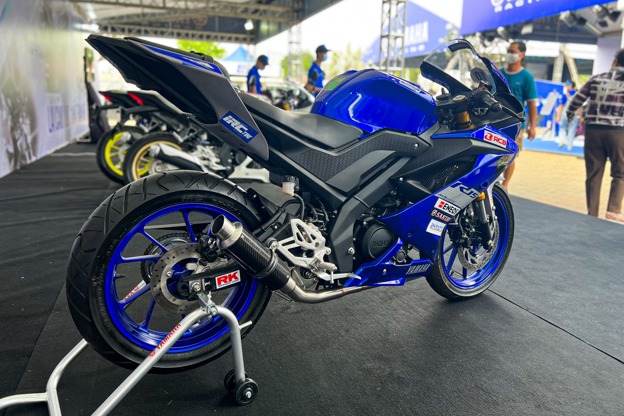 YZF-R15 phien ban xe dua anh 9