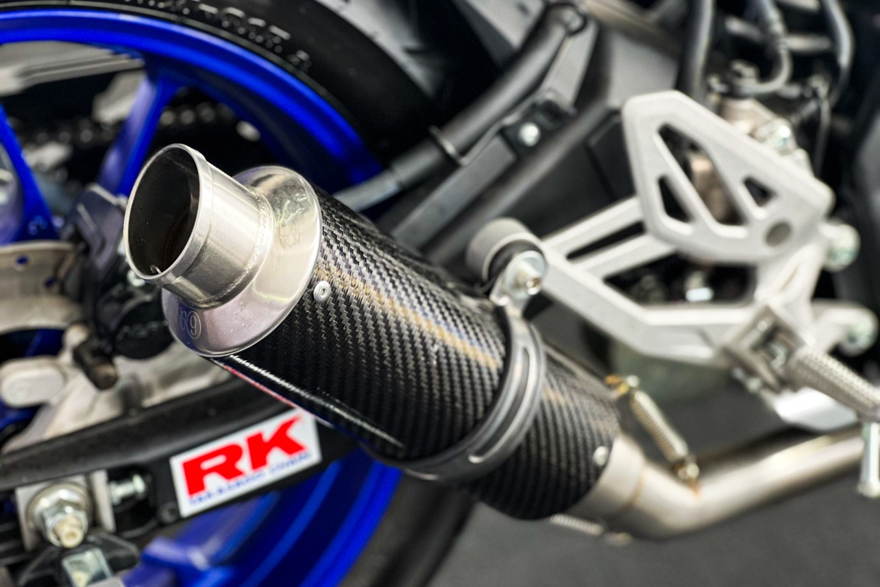 YZF-R15 phien ban xe dua anh 8