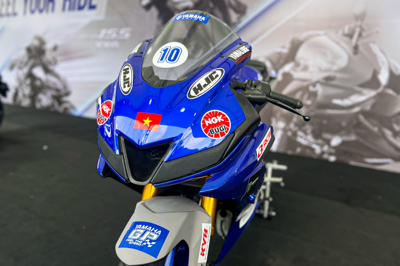 YZF-R15 phien ban xe dua anh 4
