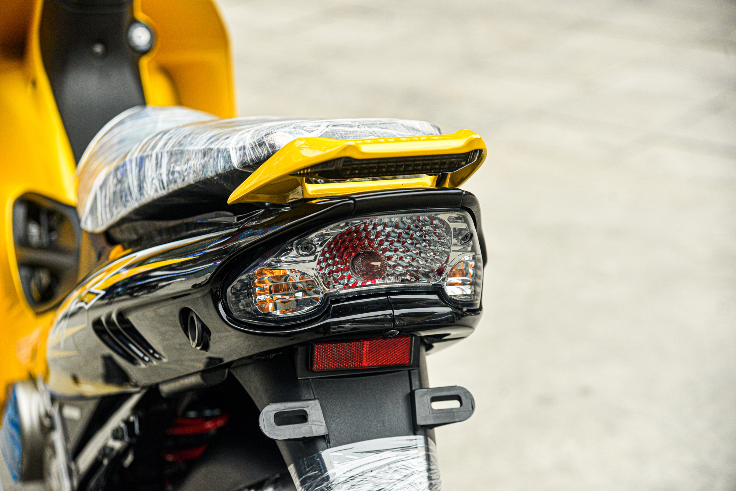 Chi tiet Yamaha 125ZR anh 8