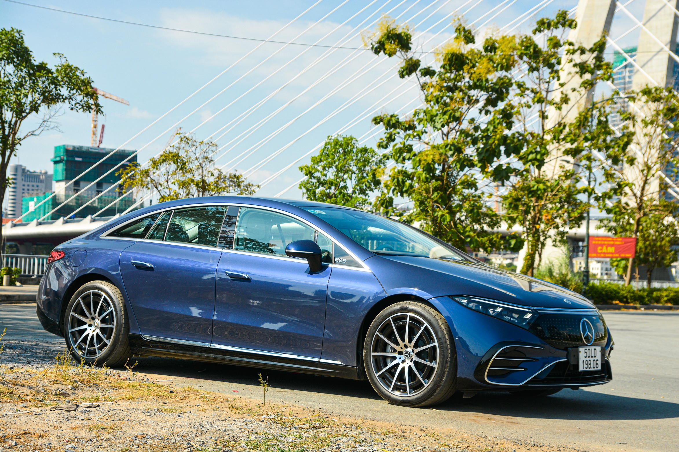 cam lai oto dien Mercedes anh 6