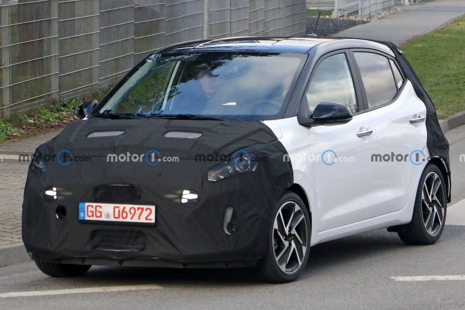 Hyundai Grand i10 2024 chay thu tren duong, thay doi kieu dang hinh anh