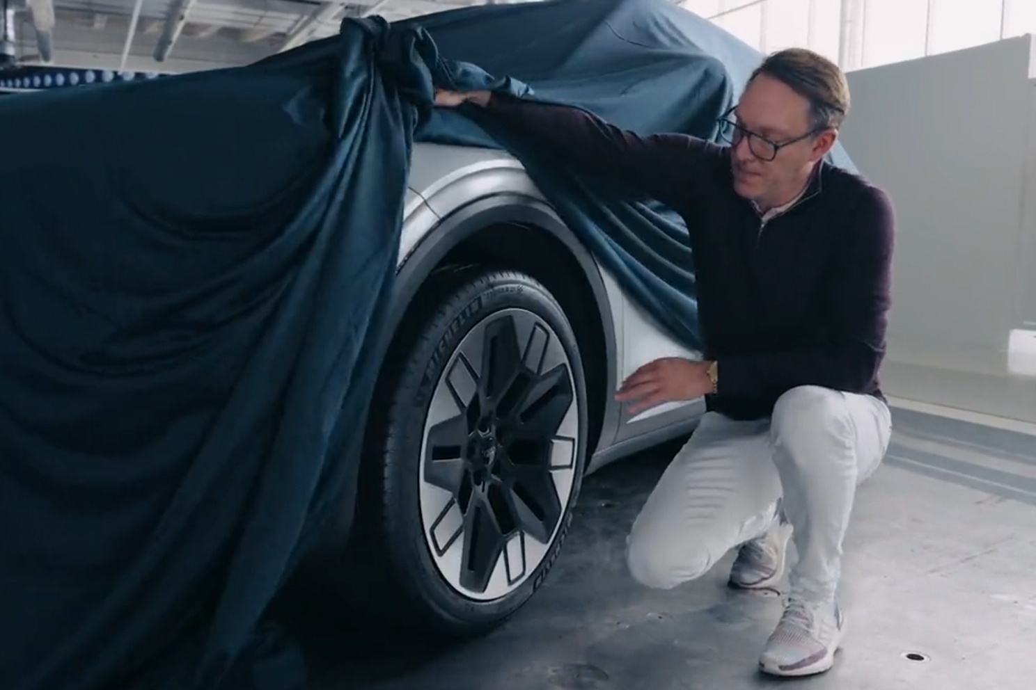 Ford sap ra mat SUV chay dien moi, doi thu Hyundai Ioniq 5 hinh anh