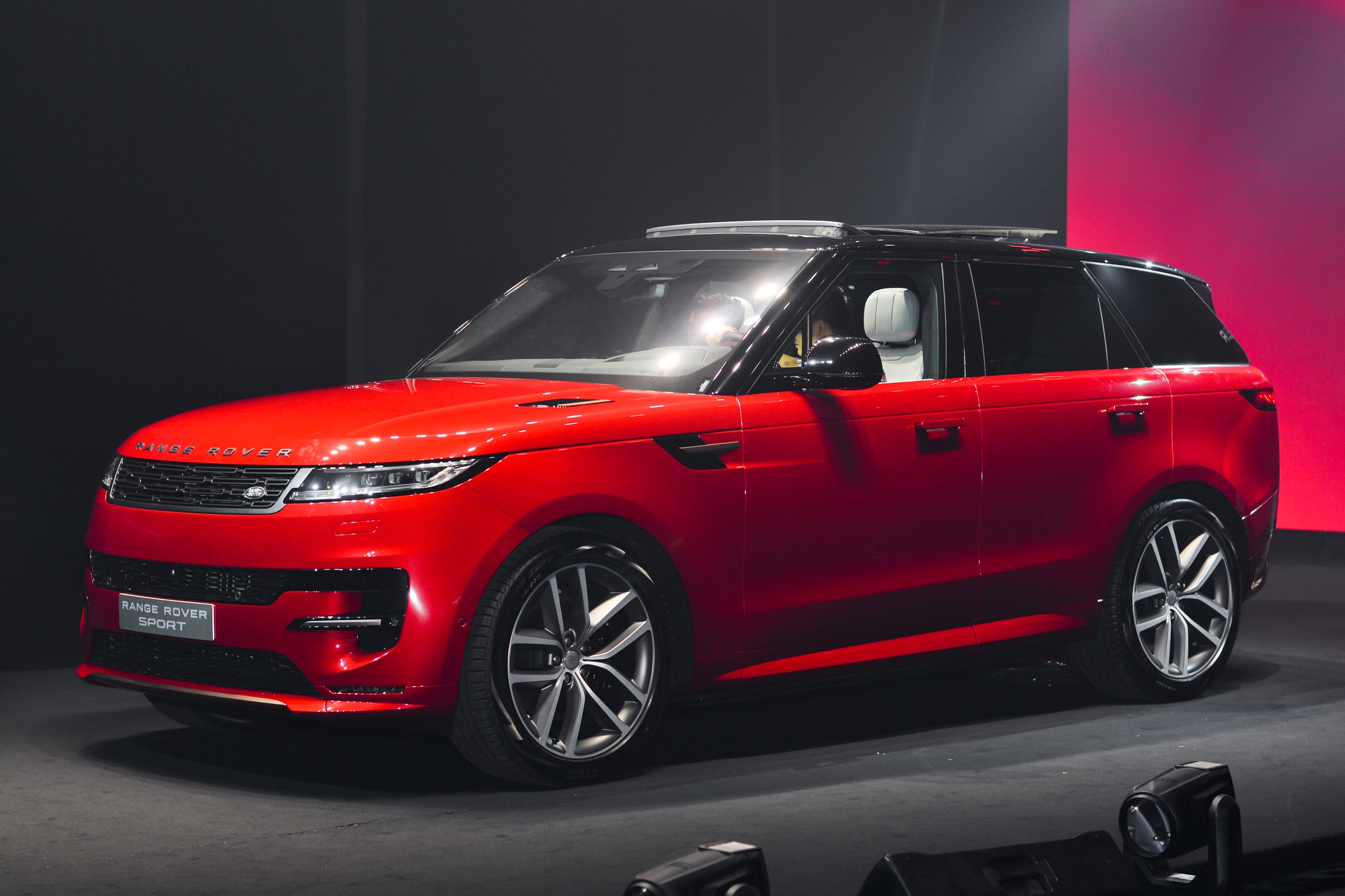 Chi tiet Range Rover Sport 2023 phien ban dat nhat tai Viet Nam hinh anh