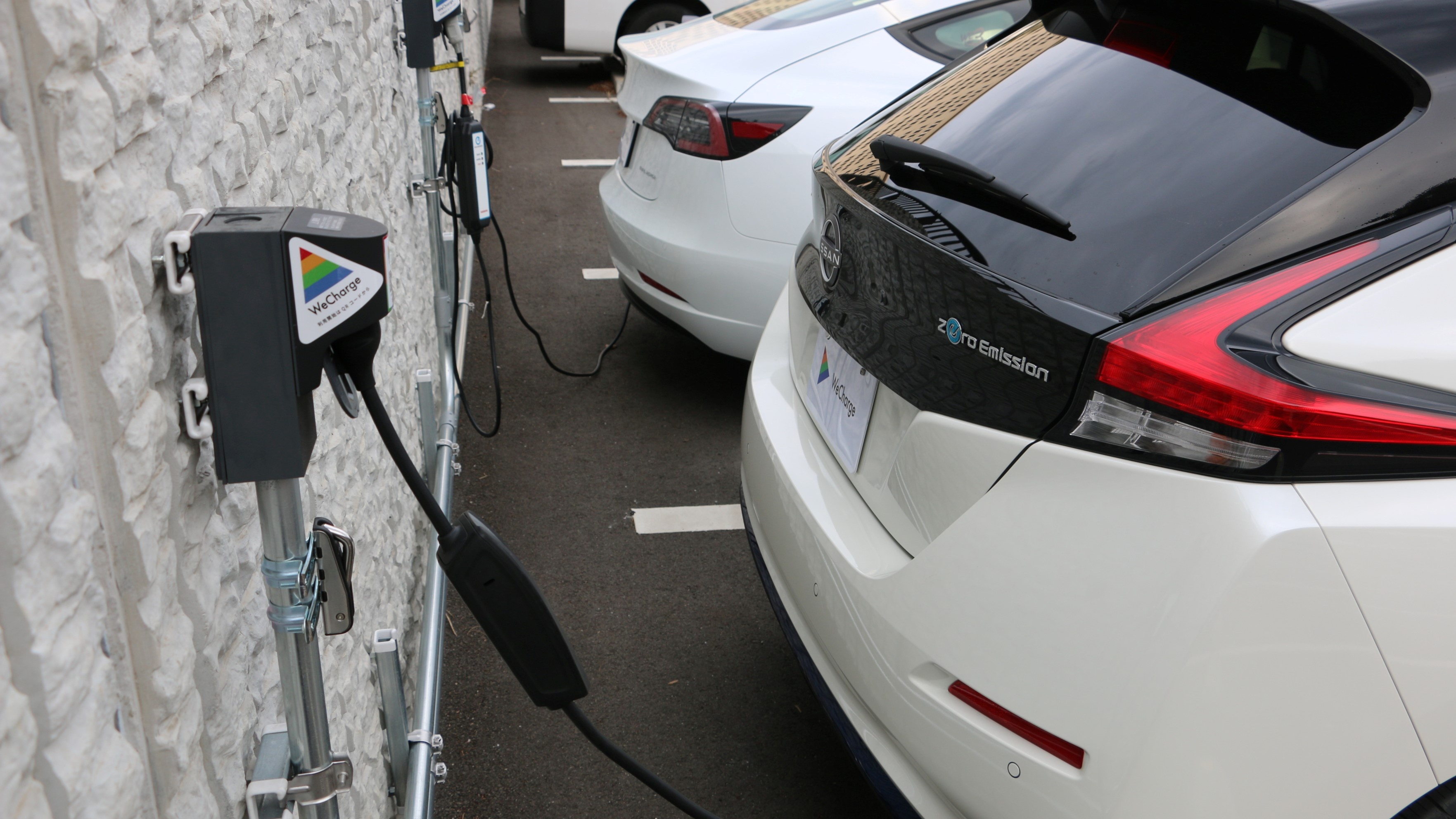 tram sac xe dien anh 1