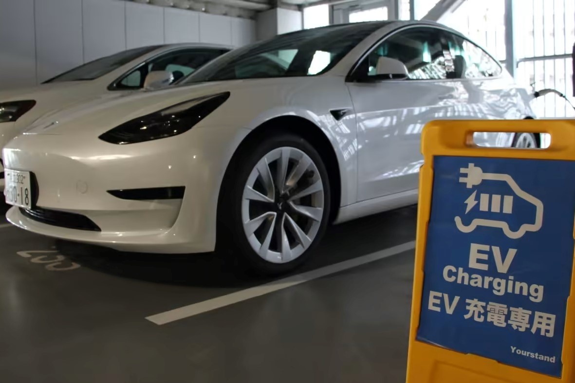 Chung cu tai Tokyo phai lap tram sac xe dien hinh anh