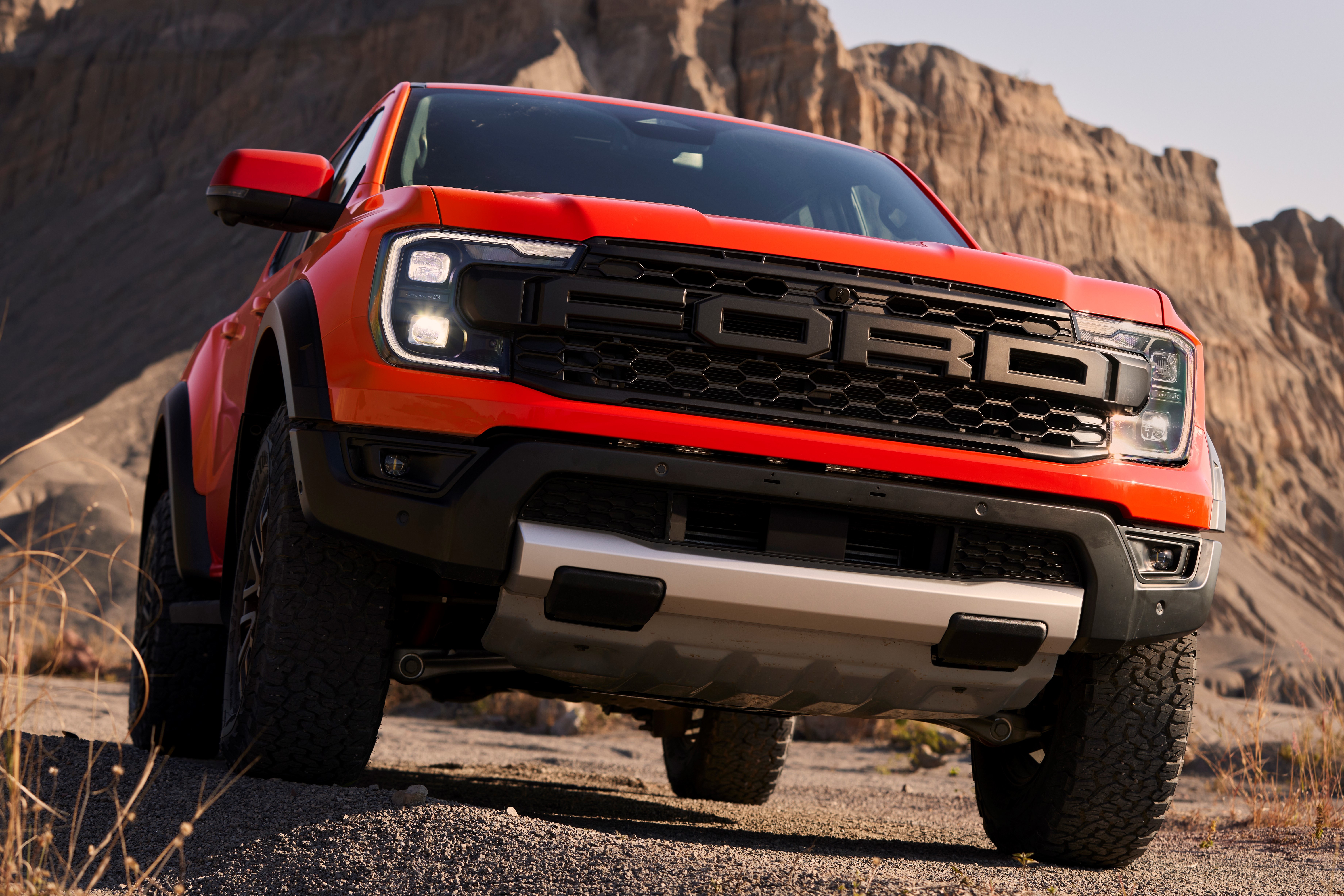 Ford Ranger Raptor 2023 gia tu 1,299 ty dong, chua co ban dong co 3.0L hinh anh